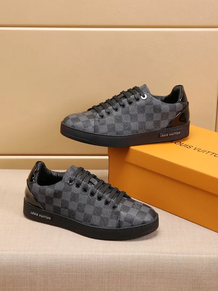 Louis Vuitton Casual Shoes For Men Fashionable 7223