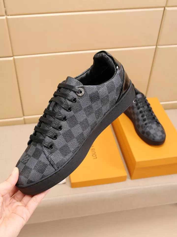 Louis Vuitton Casual Shoes For Men Fashionable 7223