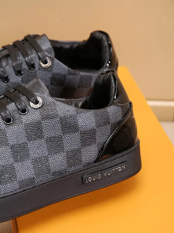 Louis Vuitton Casual Shoes For Men Fashionable 7223