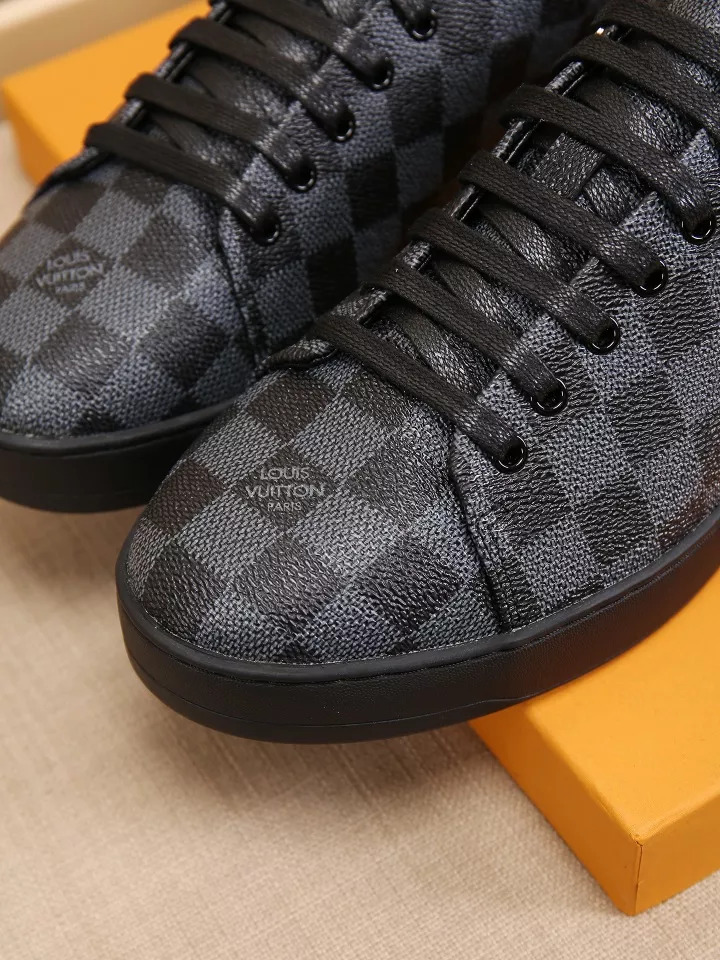 Louis Vuitton Casual Shoes For Men Fashionable 7223
