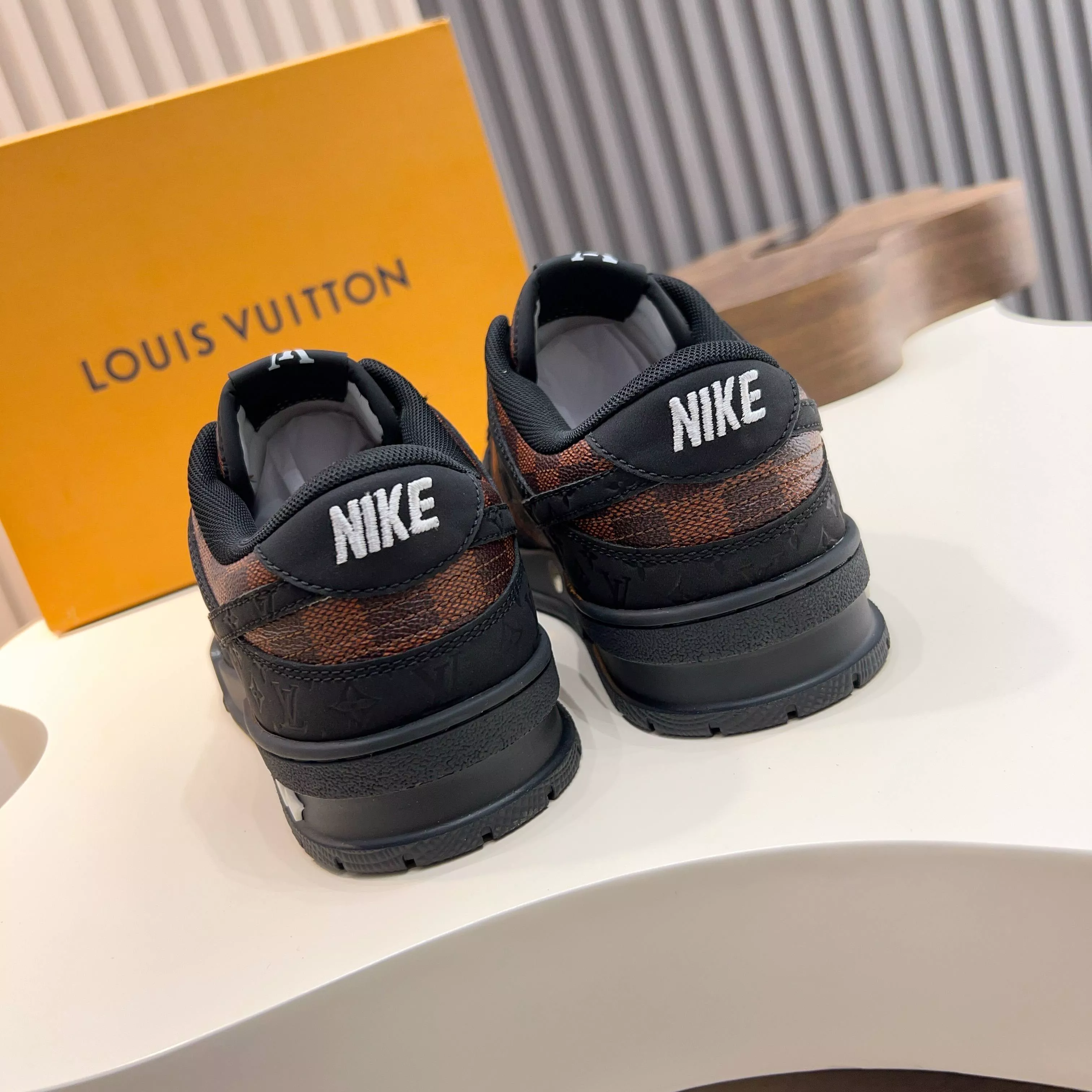 Louis Vuitton Casual Shoes For Men Fashionable 949