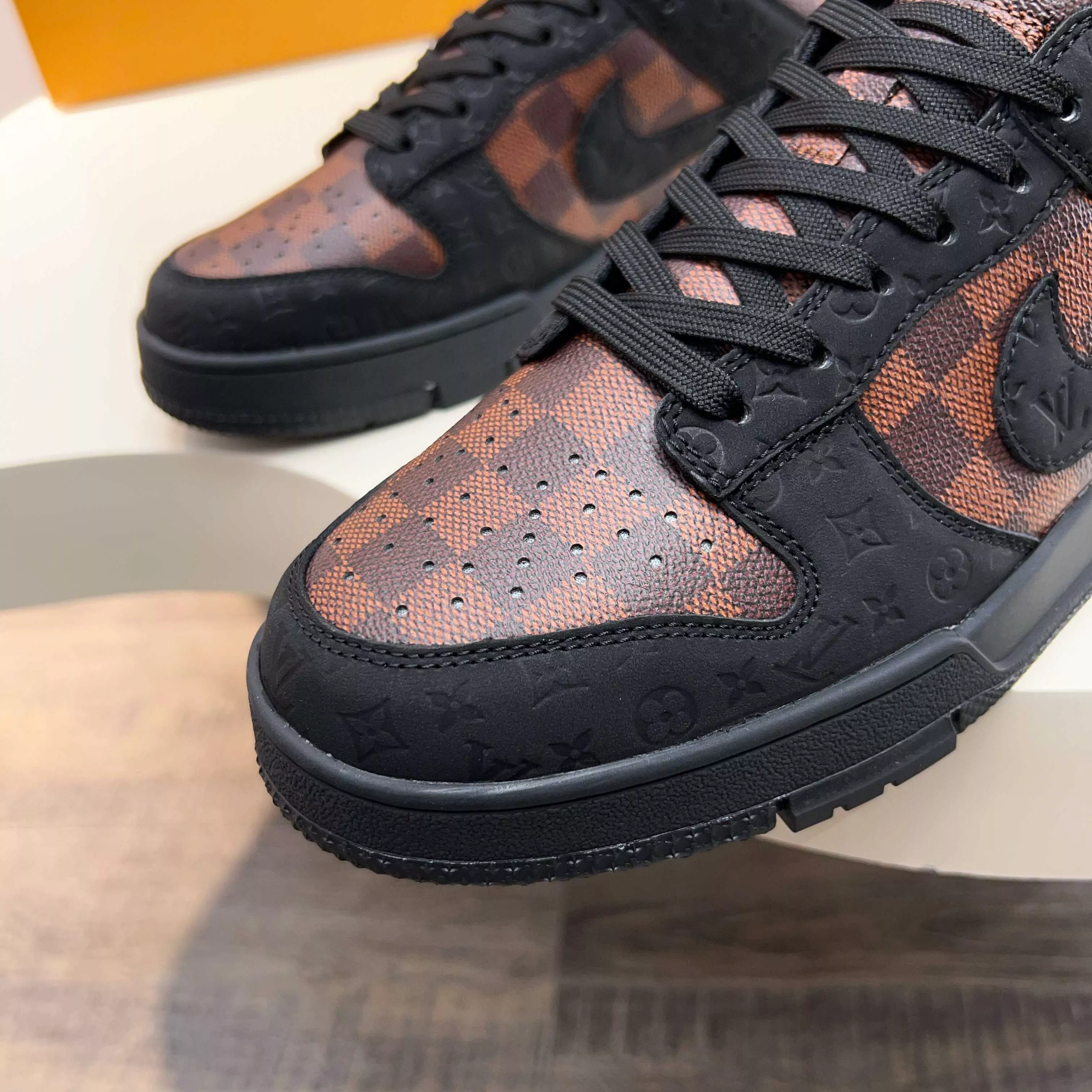 Louis Vuitton Casual Shoes For Men Fashionable 949