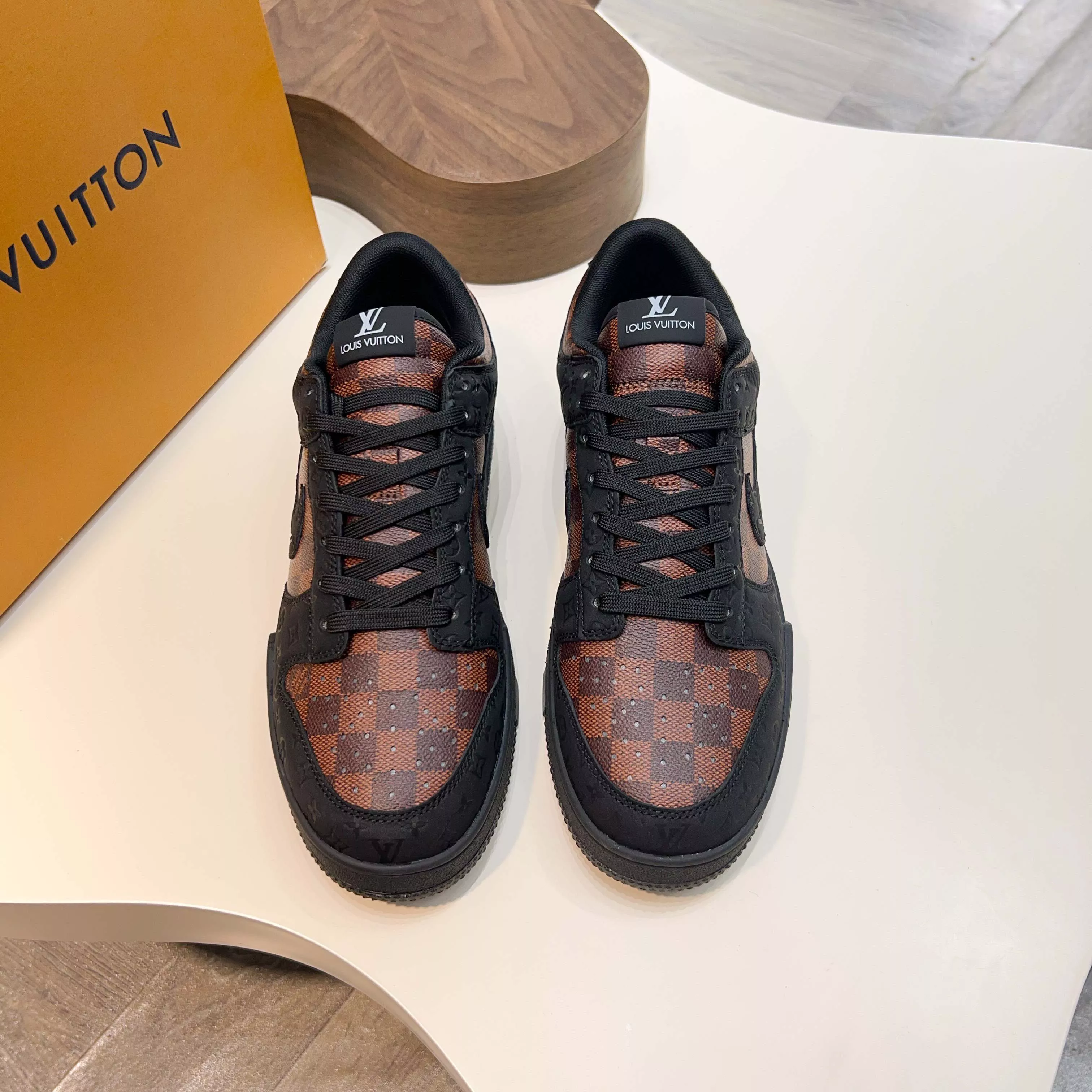 Louis Vuitton Casual Shoes For Men Fashionable 949