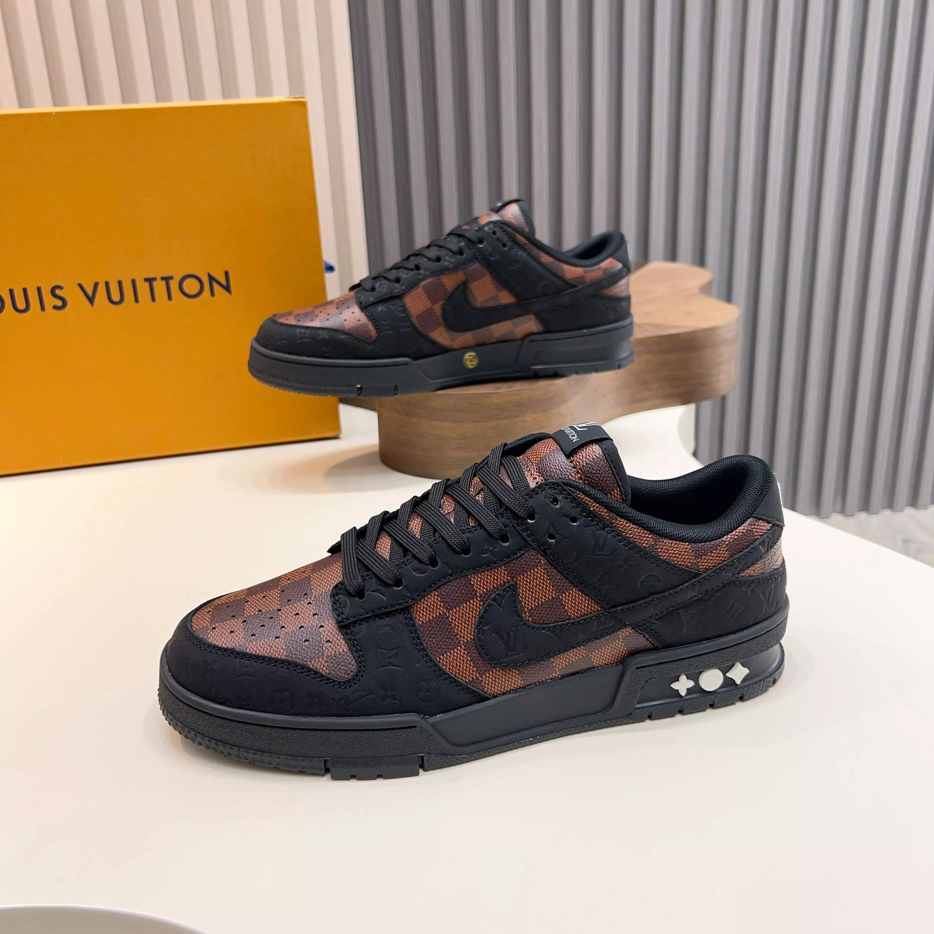 Louis Vuitton Casual Shoes For Men Fashionable 949
