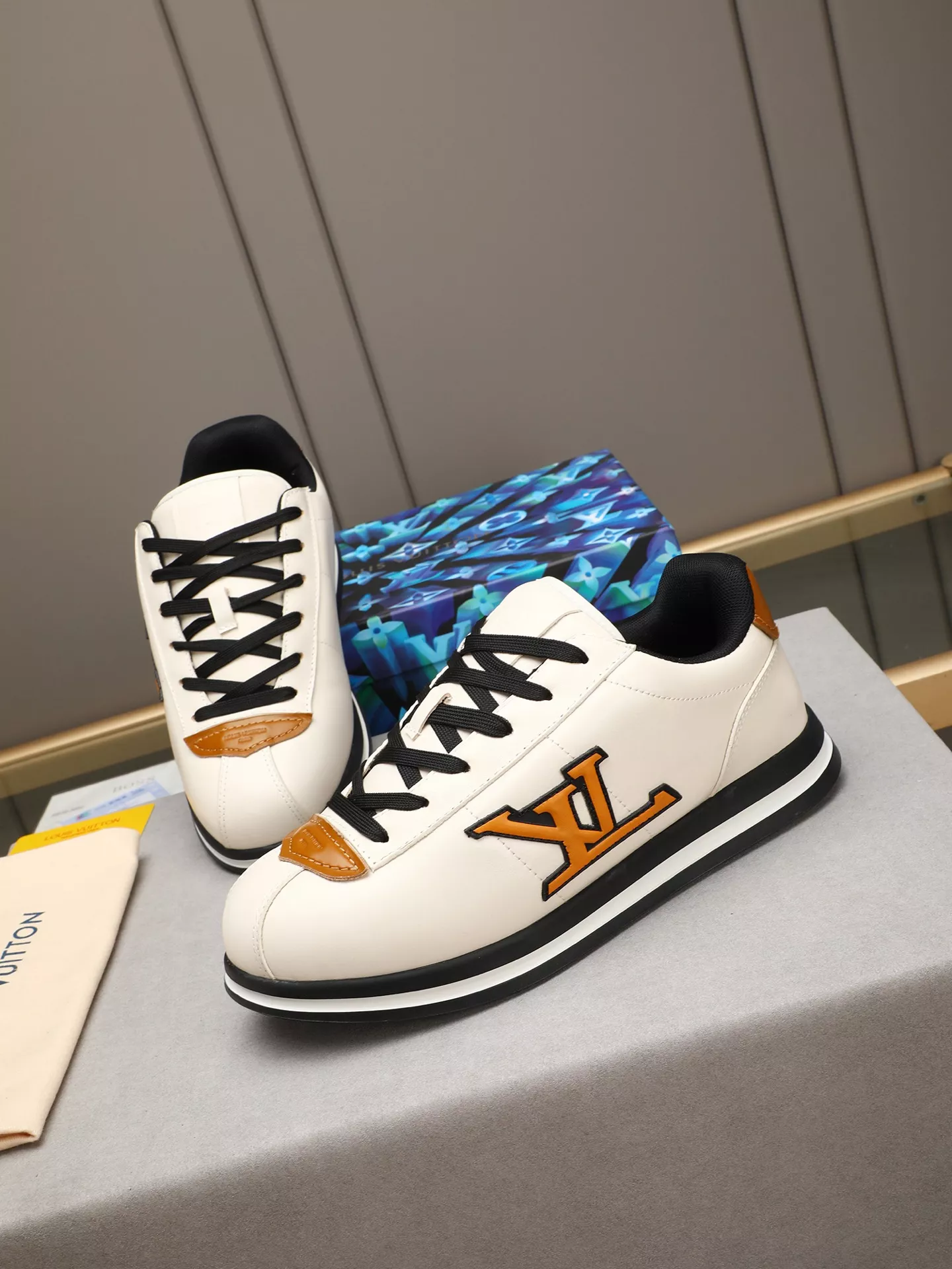 Louis Vuitton Casual Shoes For Men Fashionable 9670