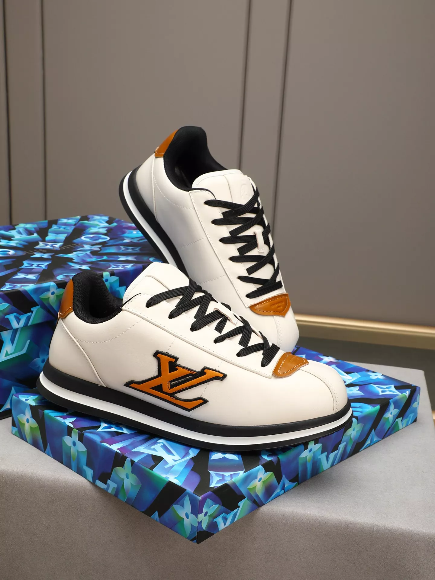 Louis Vuitton Casual Shoes For Men Fashionable 9670