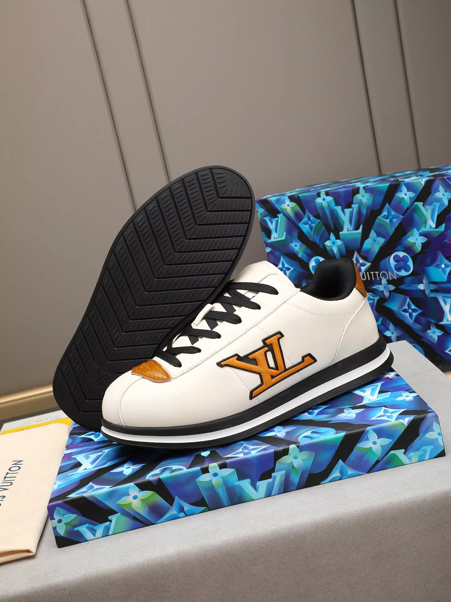 Louis Vuitton Casual Shoes For Men Fashionable 9670