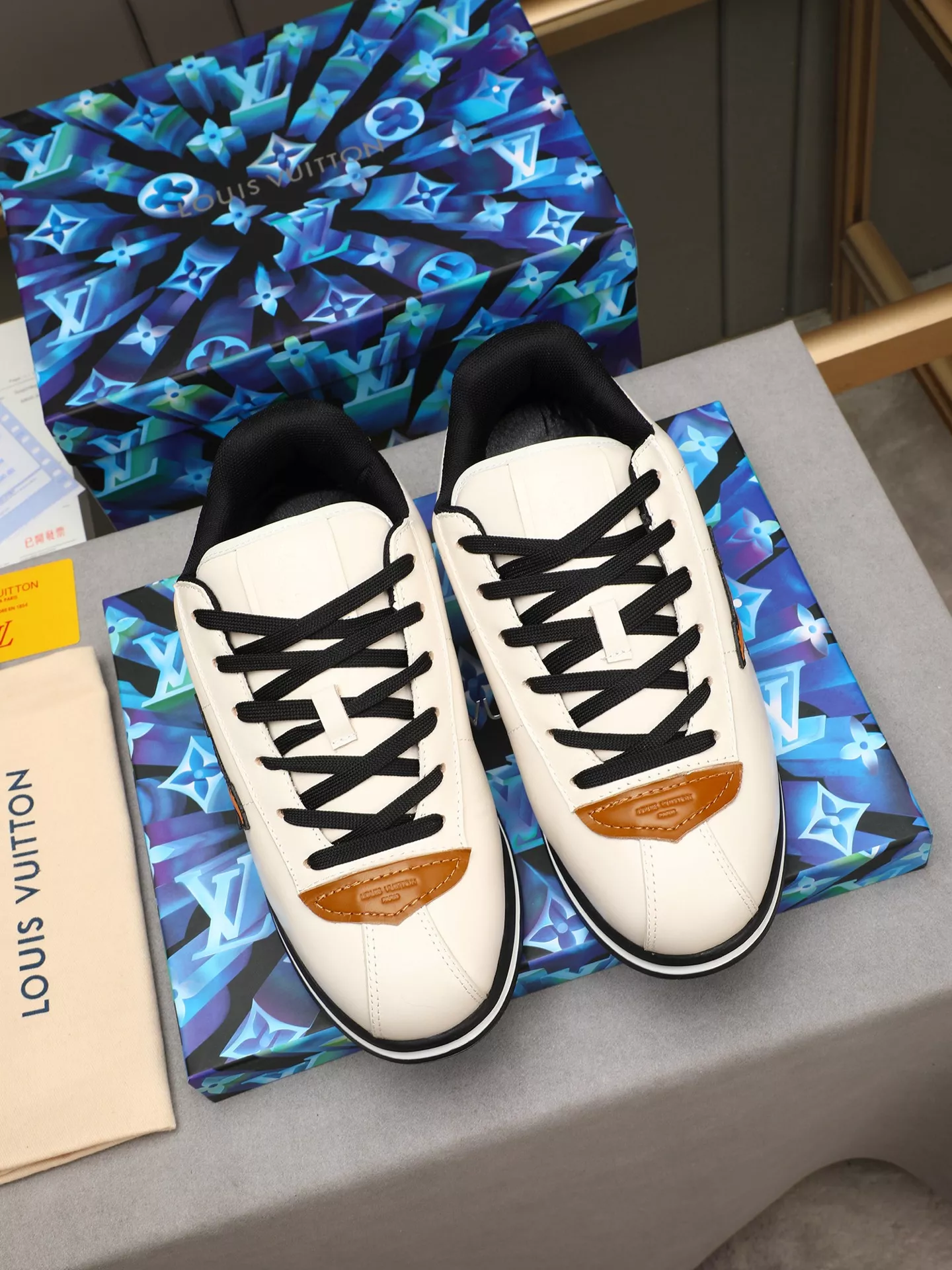Louis Vuitton Casual Shoes For Men Fashionable 9670