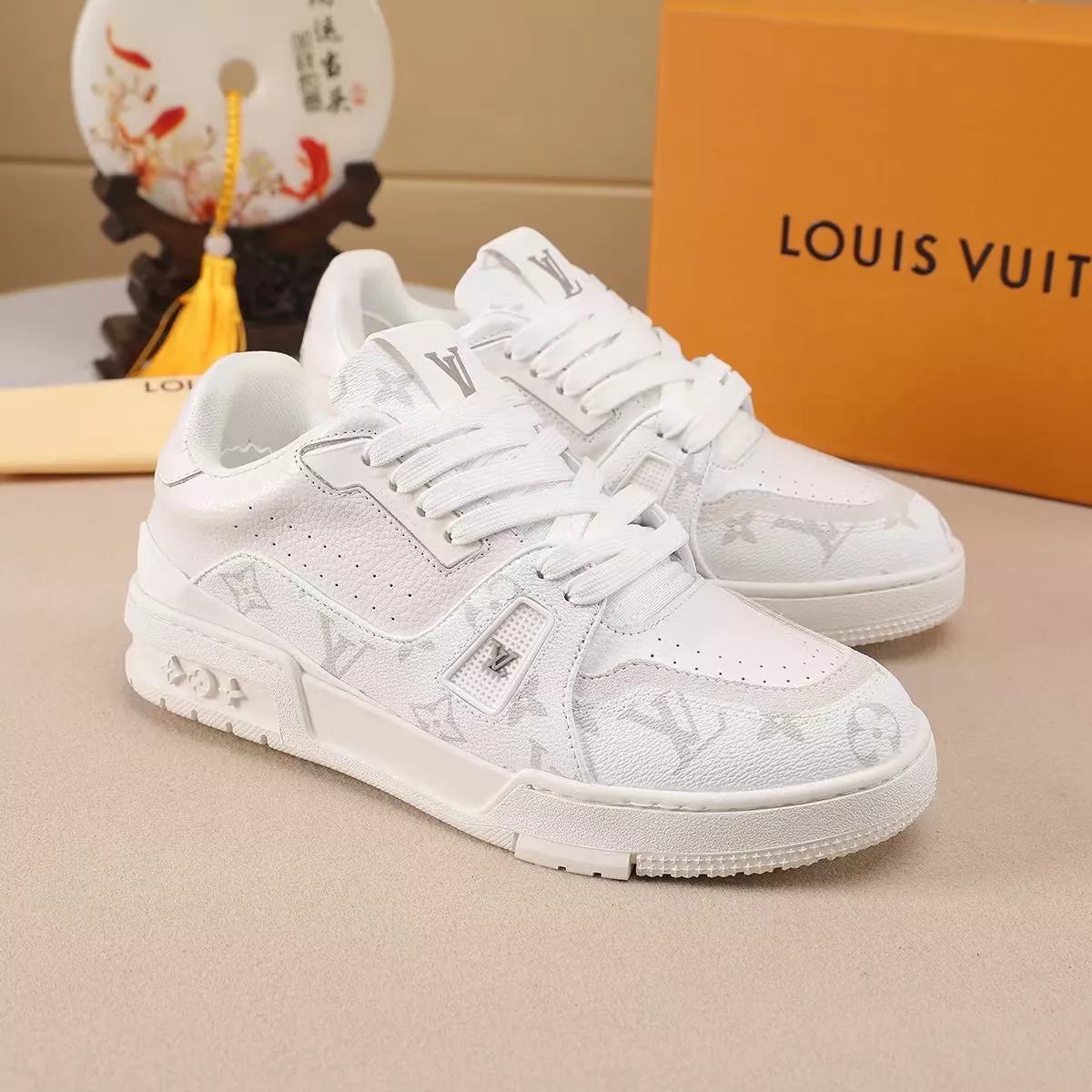 Louis Vuitton Casual Shoes For Men Fashionable 9931