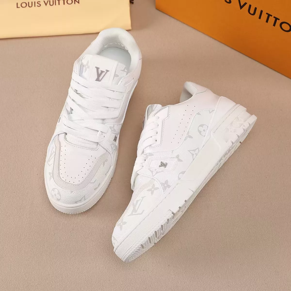 Louis Vuitton Casual Shoes For Men Fashionable 9931