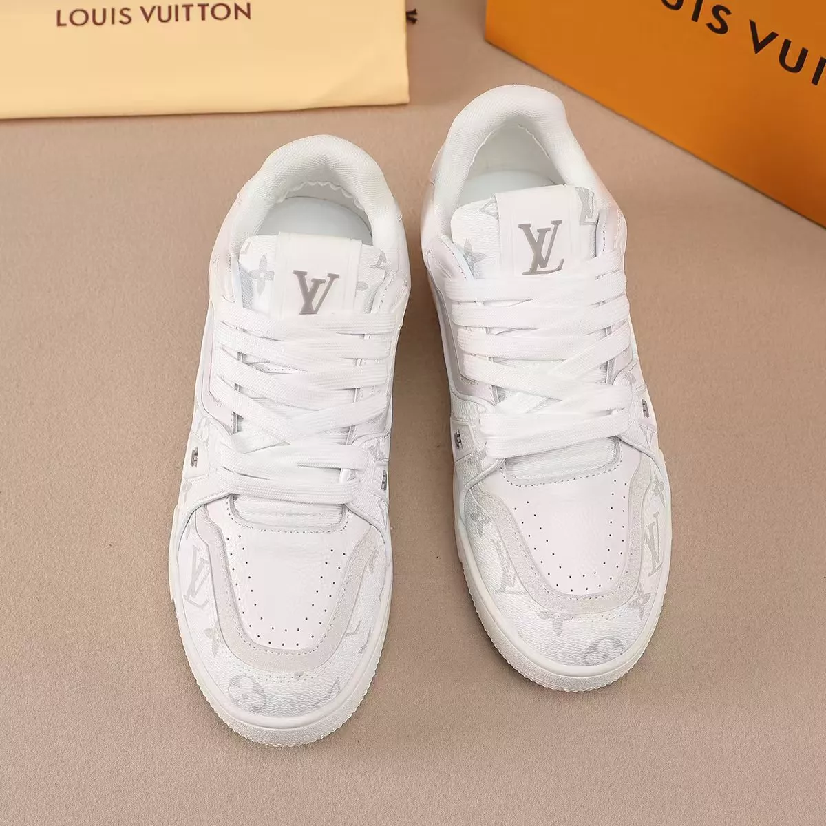 Louis Vuitton Casual Shoes For Men Fashionable 9931