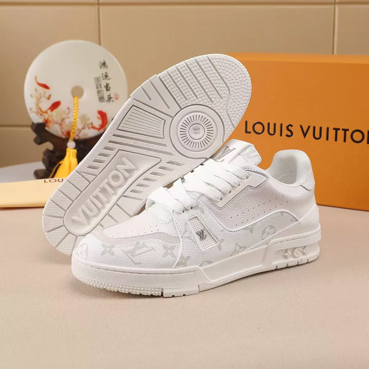 Louis Vuitton Casual Shoes For Men Fashionable 9931