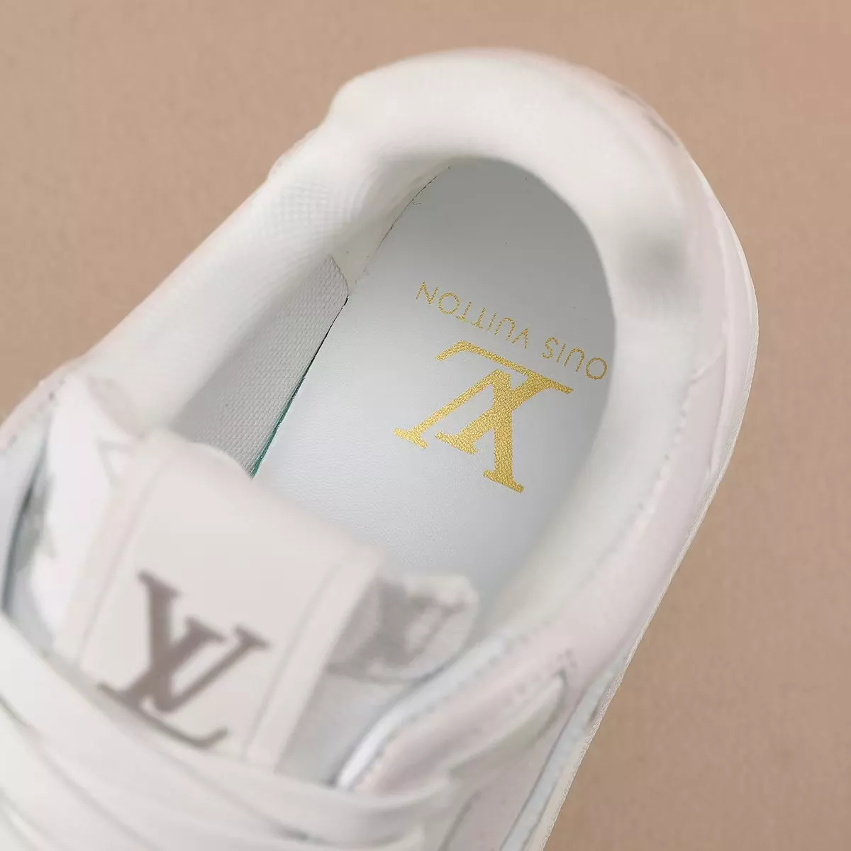Louis Vuitton Casual Shoes For Men Fashionable 9931