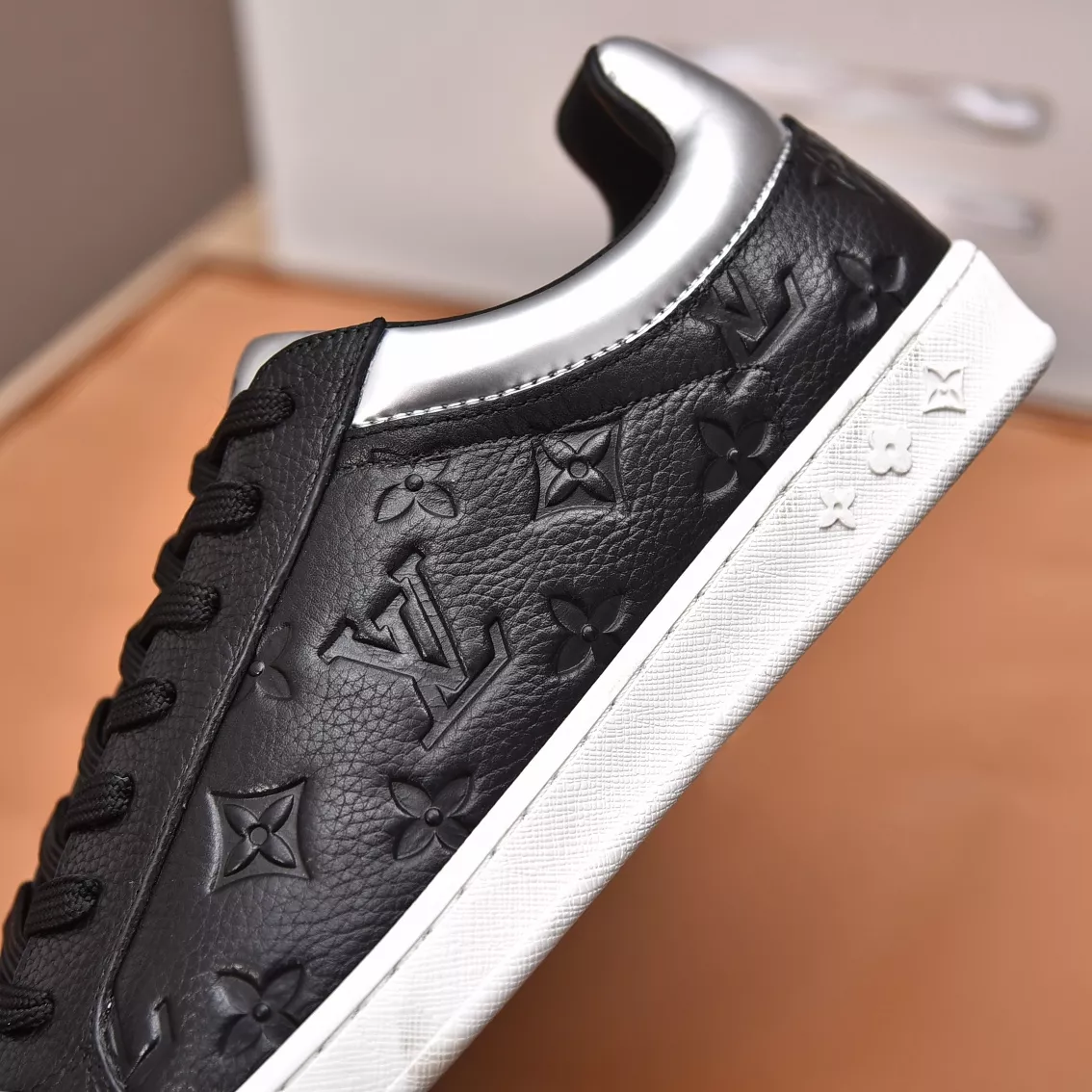 Louis Vuitton Casual Shoes For Men Functional 9418