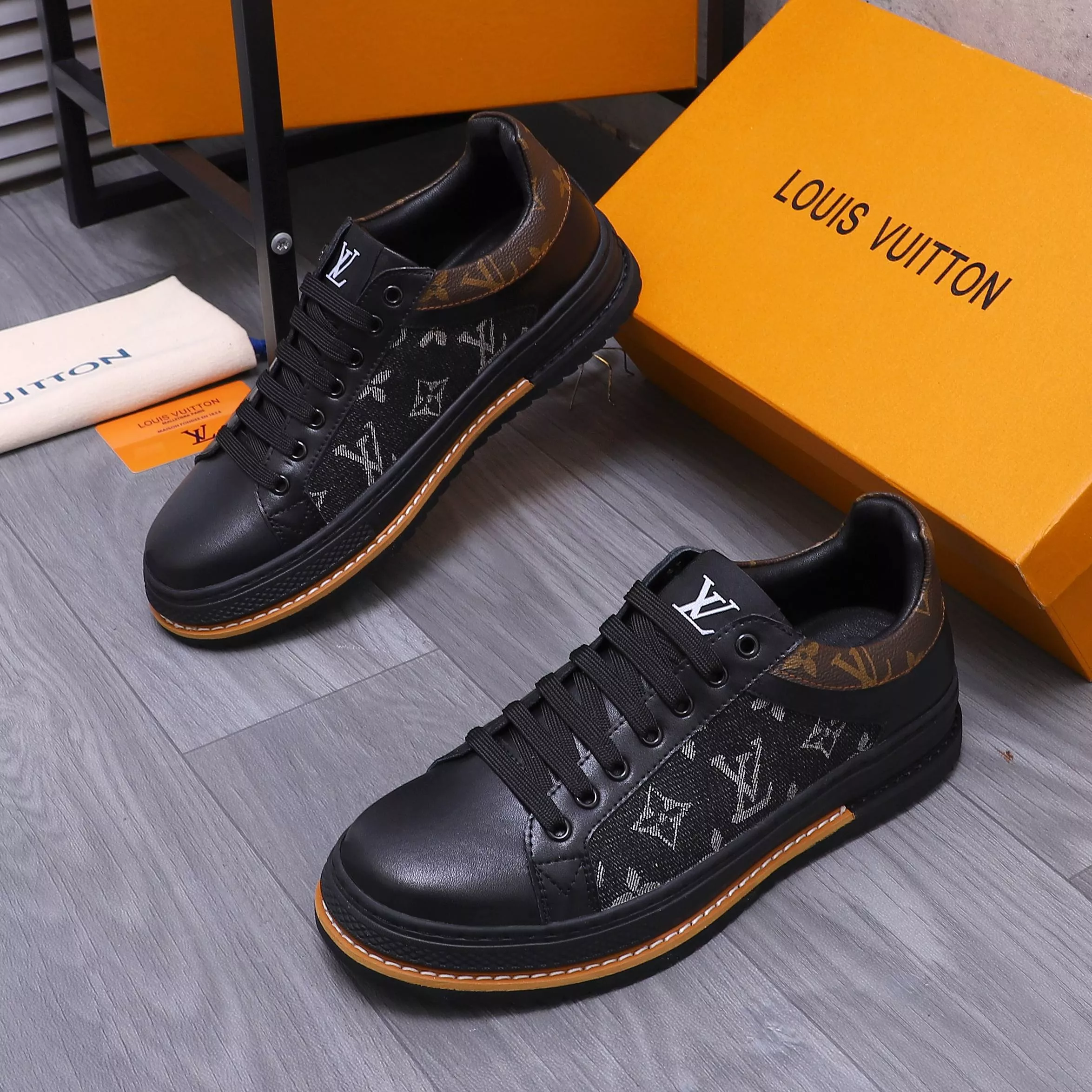 Louis Vuitton Casual Shoes For Men Minimalist 2291