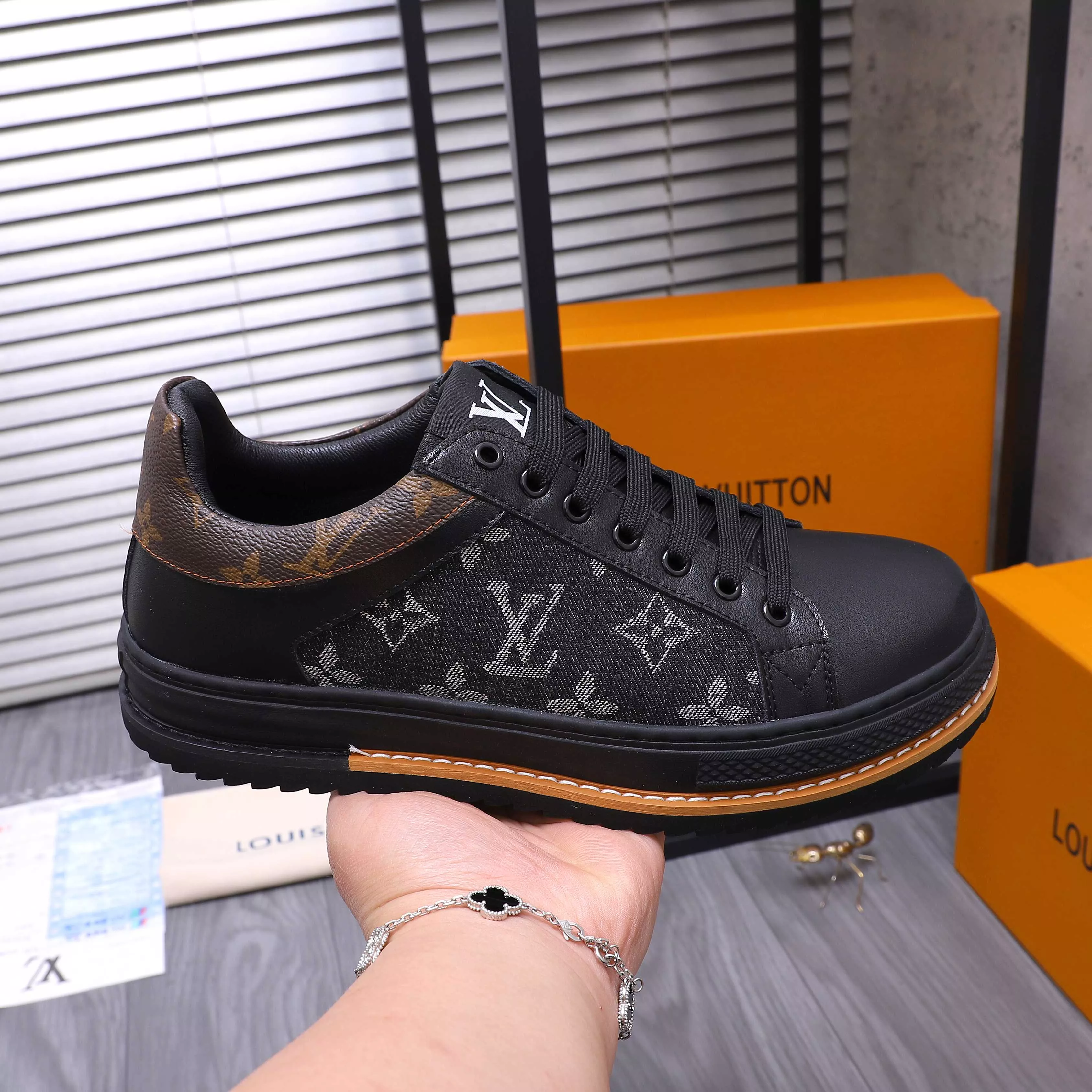 Louis Vuitton Casual Shoes For Men Minimalist 2291
