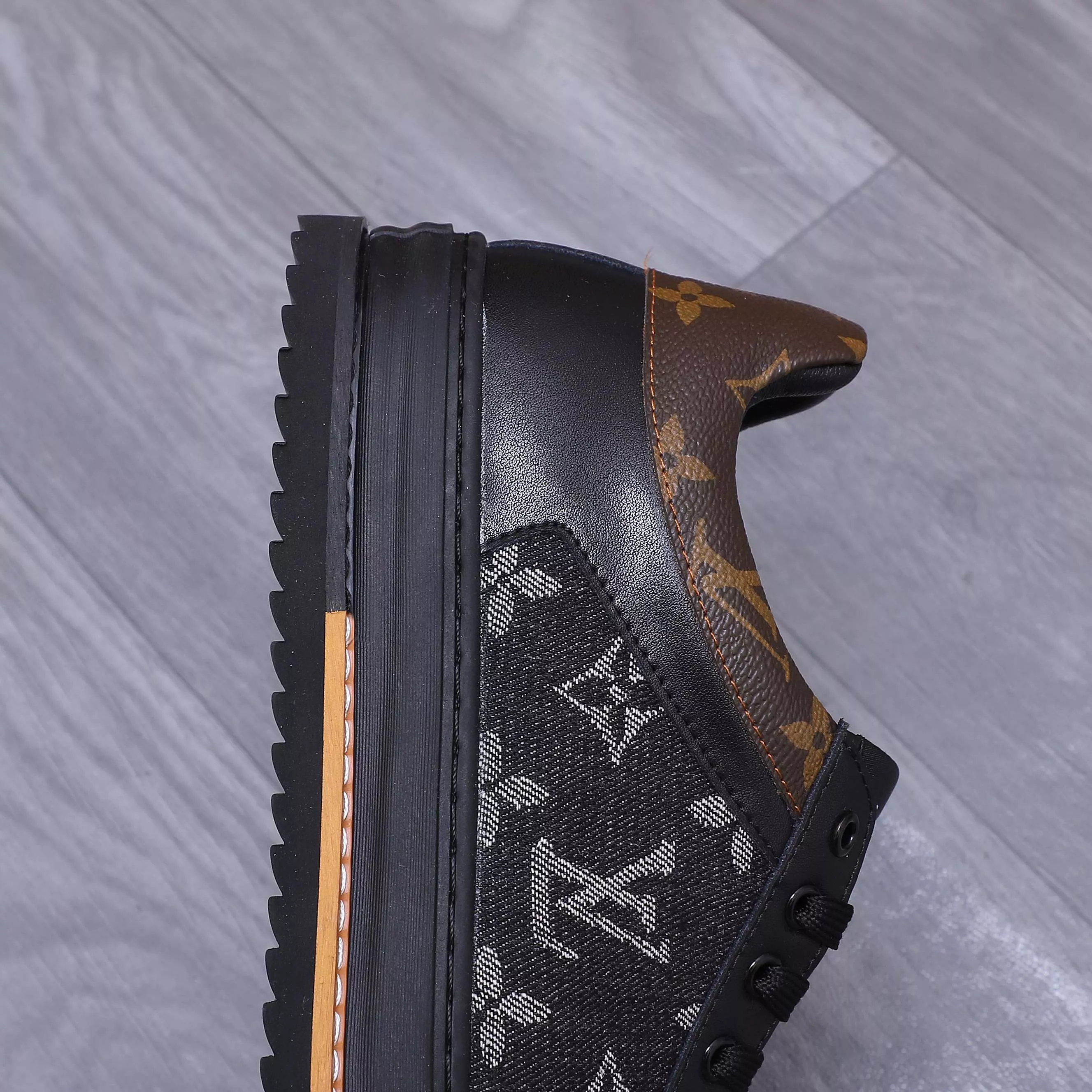 Louis Vuitton Casual Shoes For Men Minimalist 2291