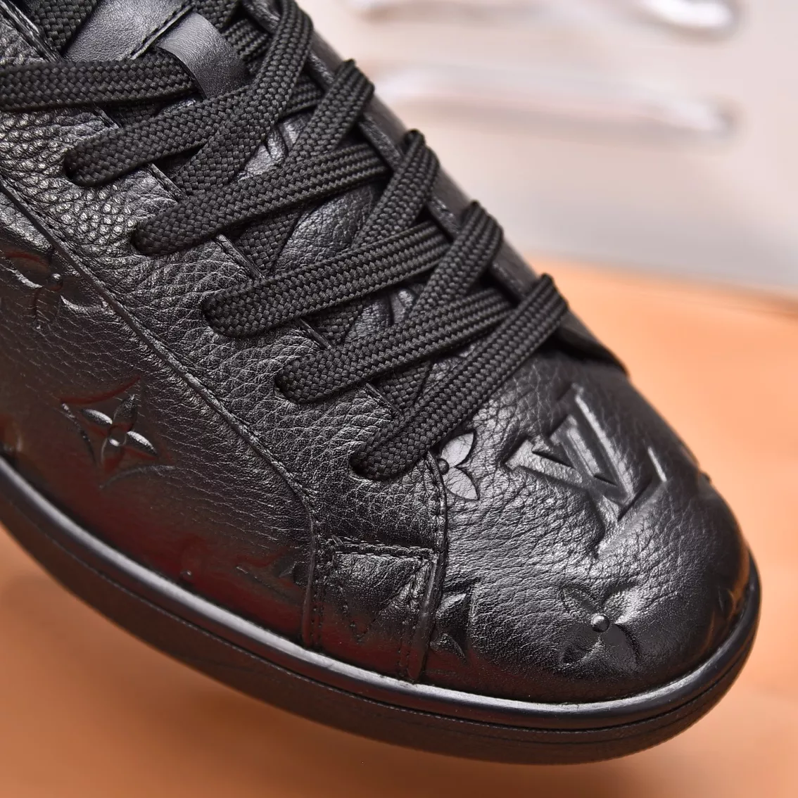 Louis Vuitton Casual Shoes For Men Minimalist 5488