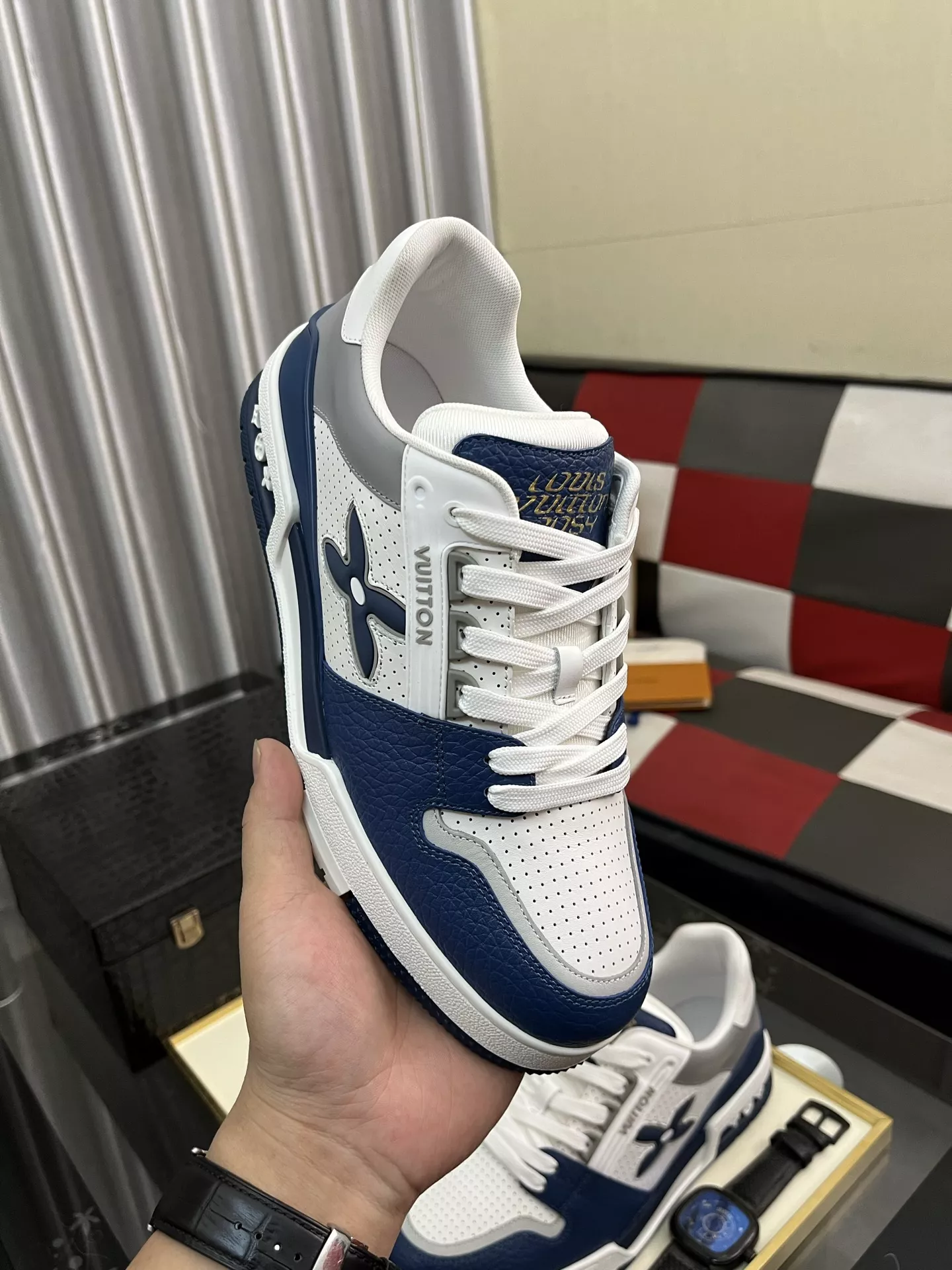 Louis Vuitton Casual Shoes For Men Minimalist 9719
