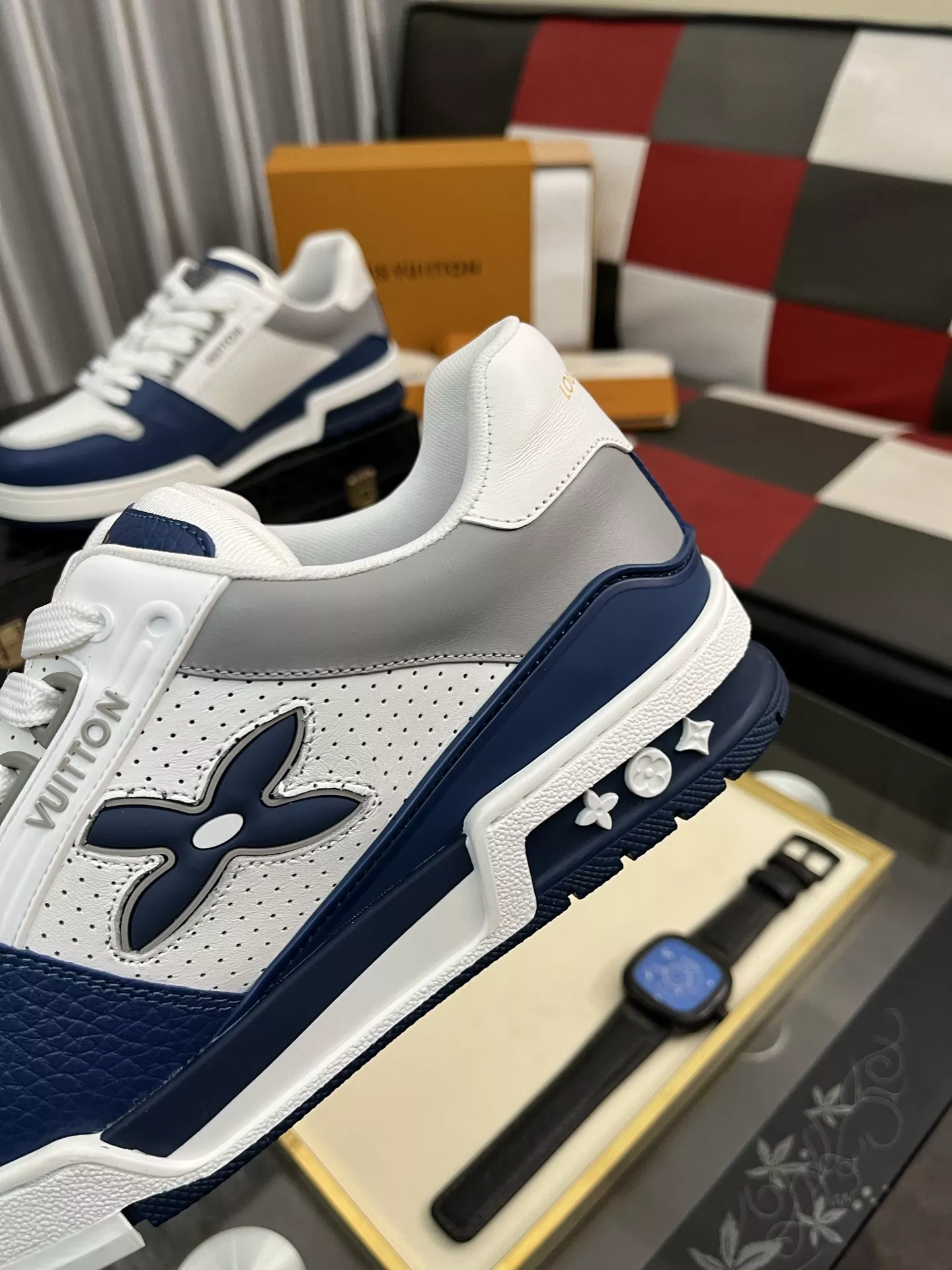 Louis Vuitton Casual Shoes For Men Minimalist 9719