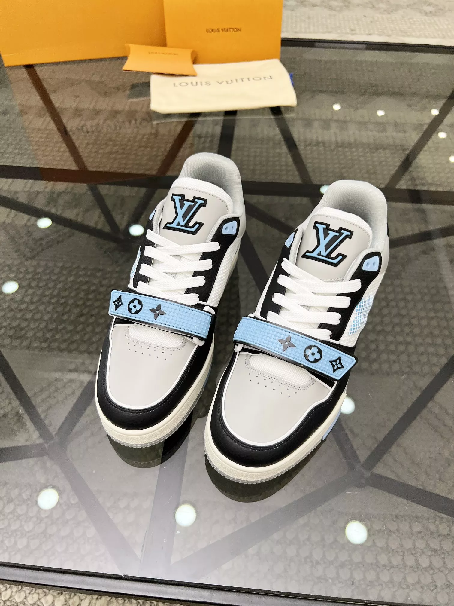 Louis Vuitton Casual Shoes For Men Practical 9733