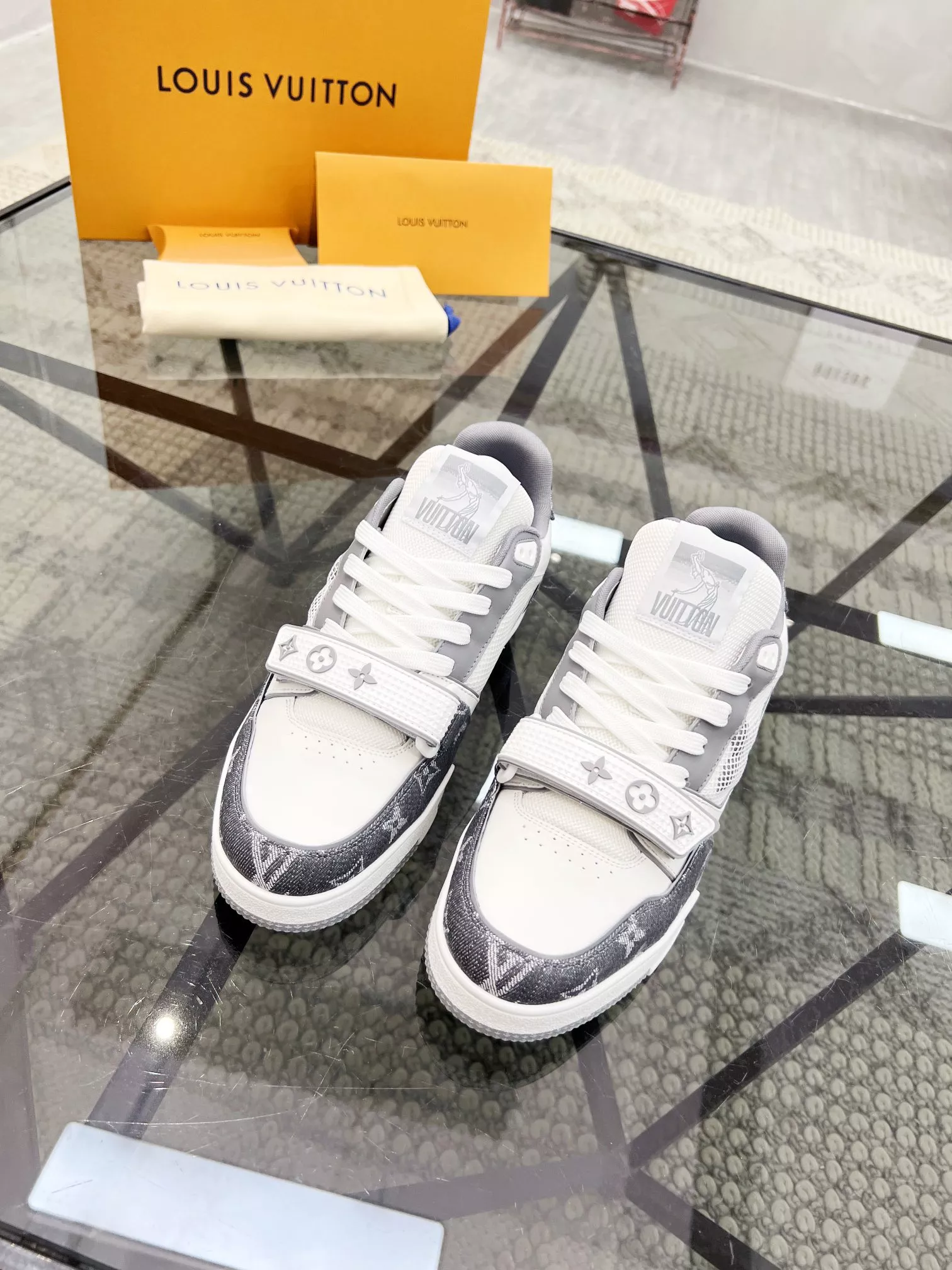 Louis Vuitton Casual Shoes For Men Sleek 9276