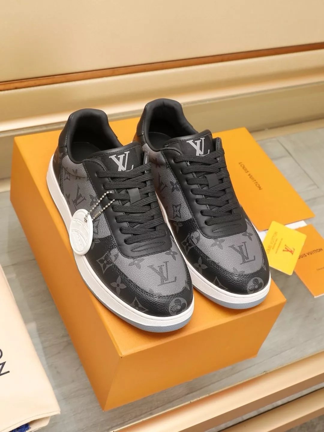 Louis Vuitton Casual Shoes For Men Sophisticated 4114