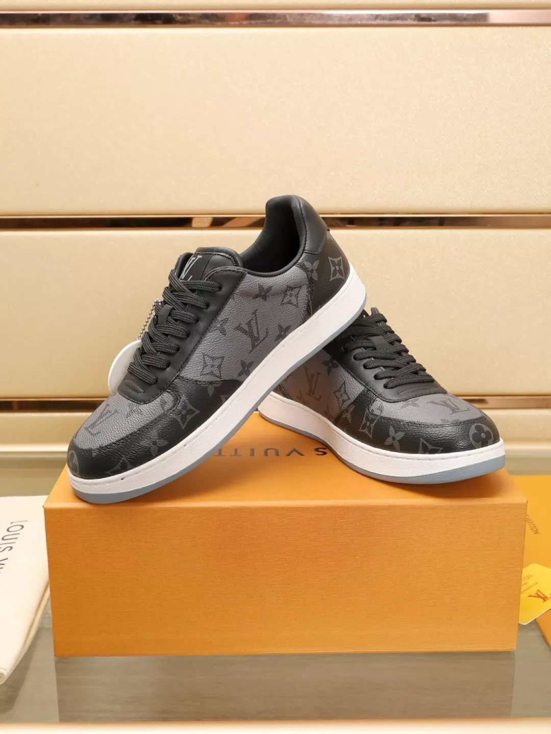 Louis Vuitton Casual Shoes For Men Sophisticated 4114