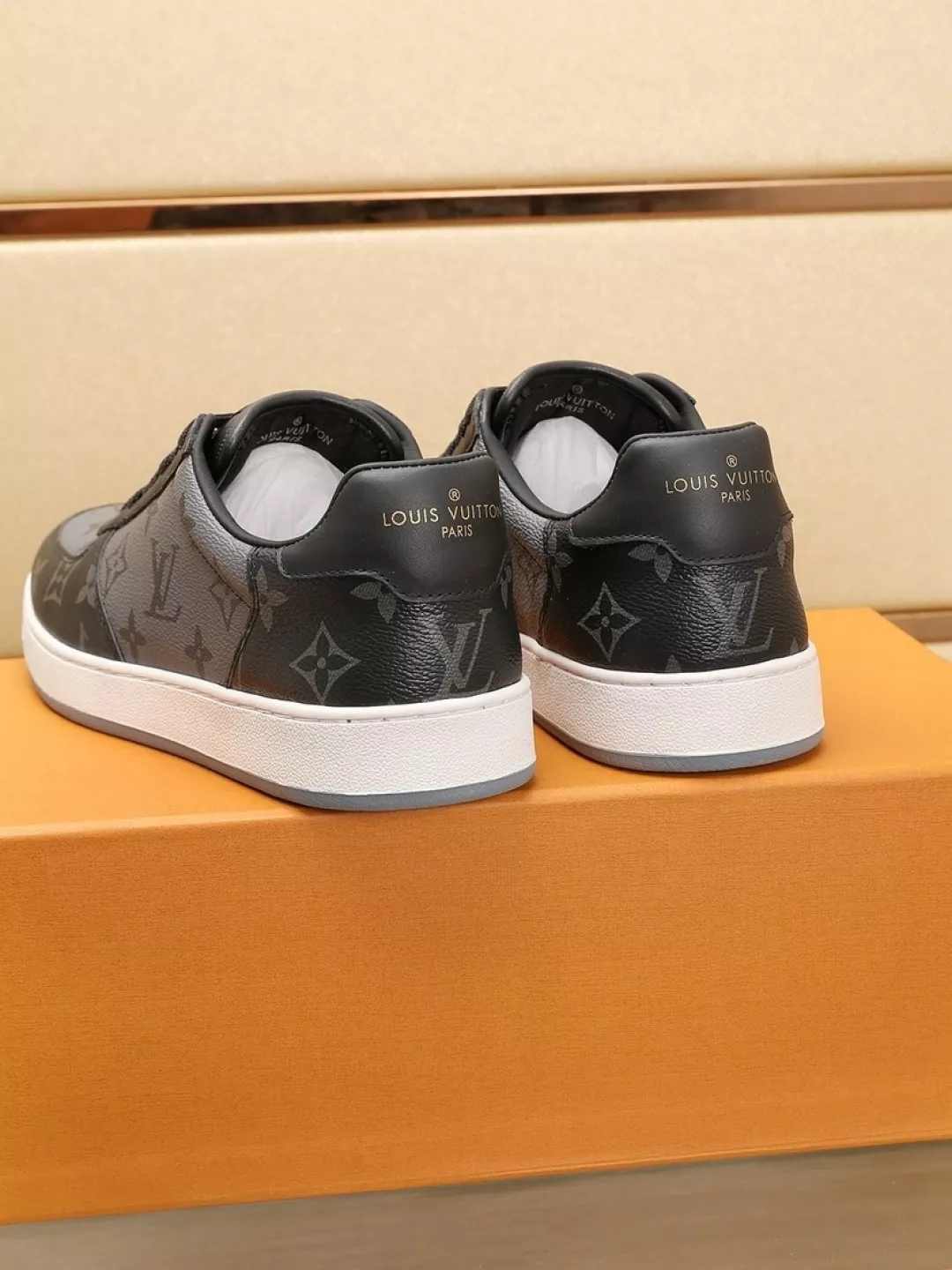 Louis Vuitton Casual Shoes For Men Sophisticated 4114