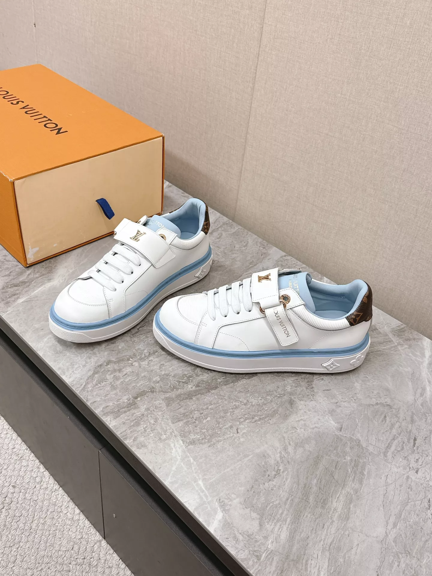 Louis Vuitton Casual Shoes For Men Stylish 1133