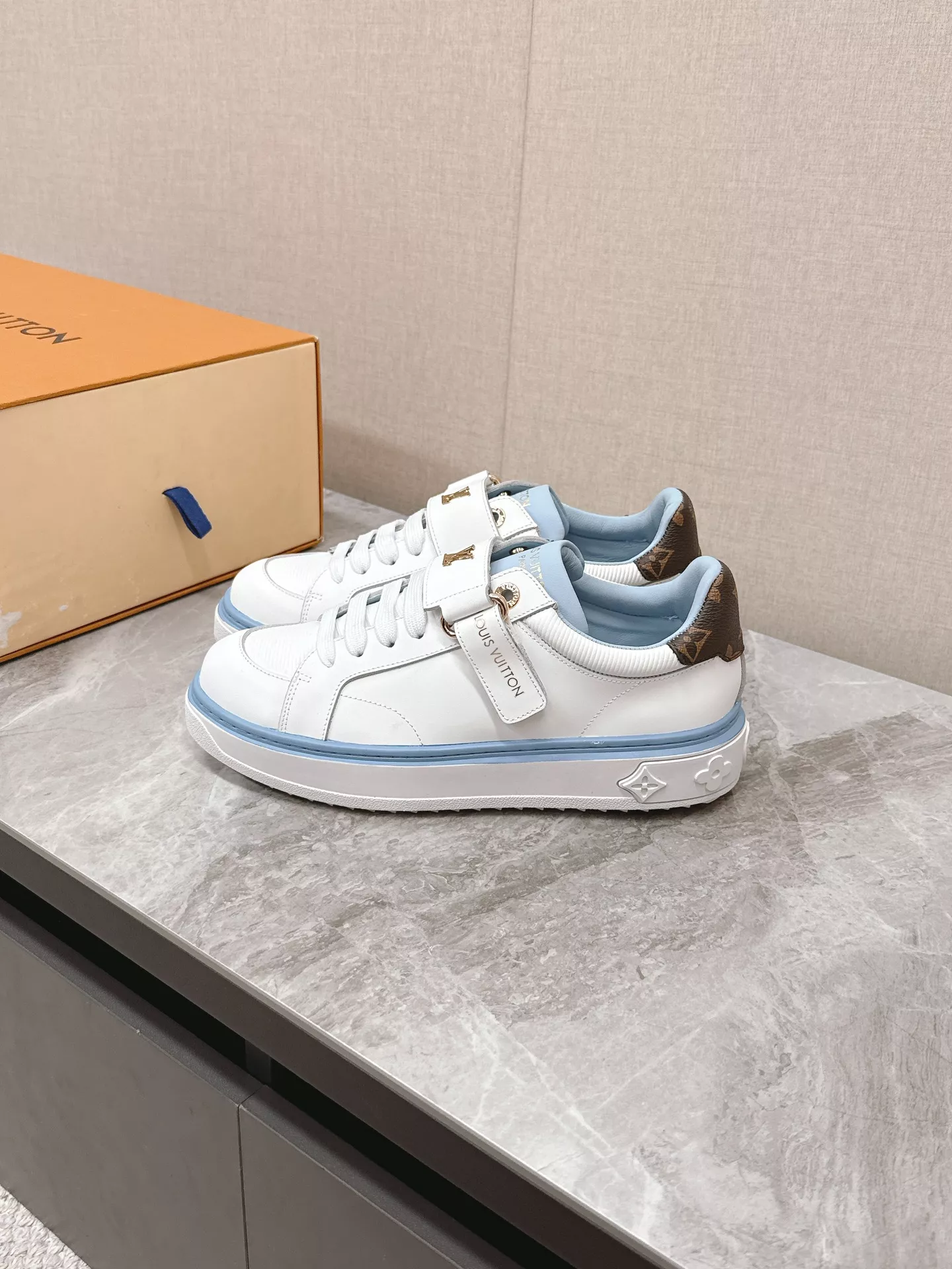 Louis Vuitton Casual Shoes For Men Stylish 1133