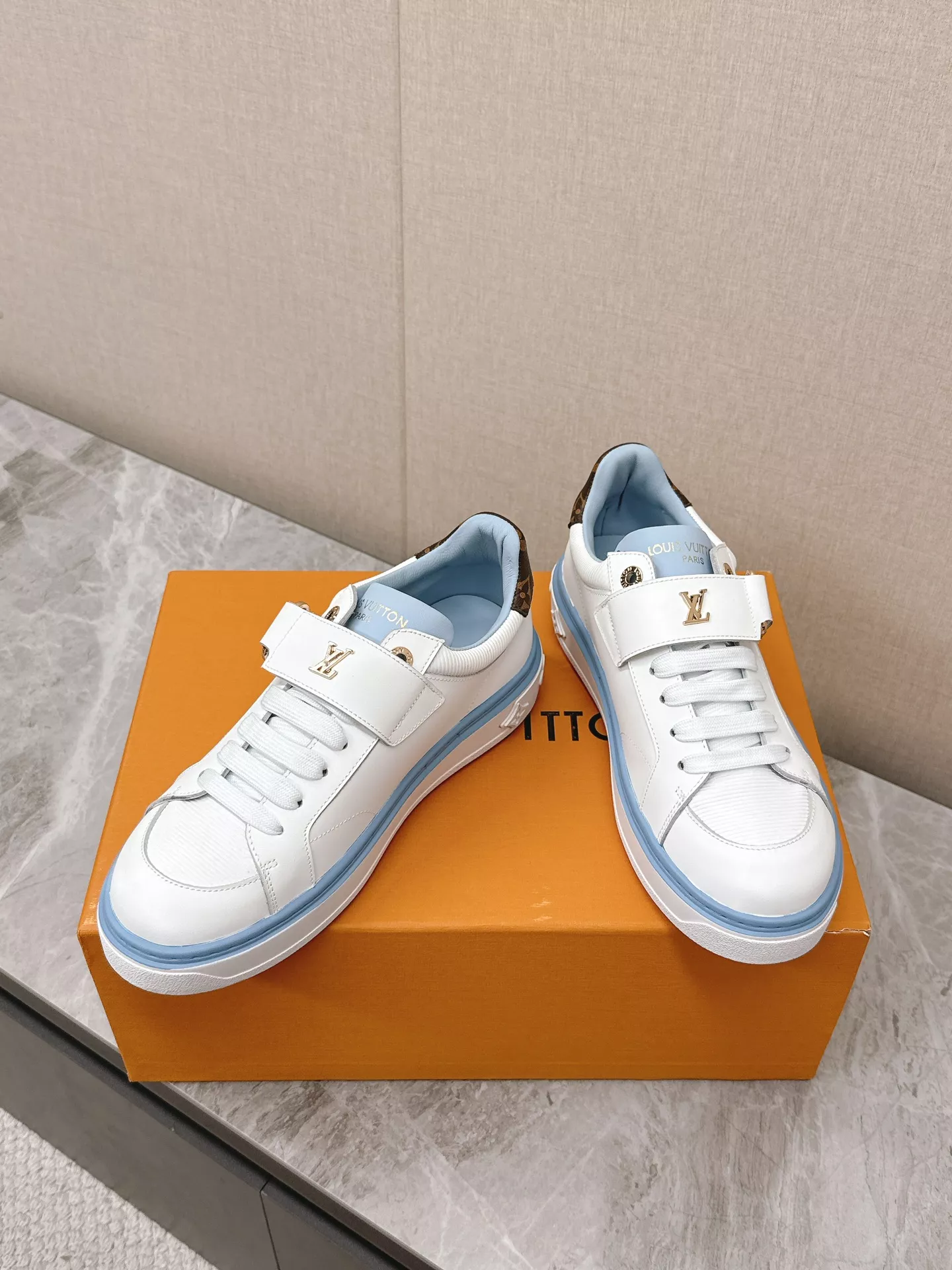 Louis Vuitton Casual Shoes For Men Stylish 1133