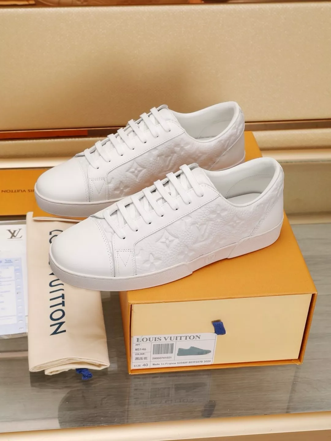 Louis Vuitton Casual Shoes For Men Trendsetting 980