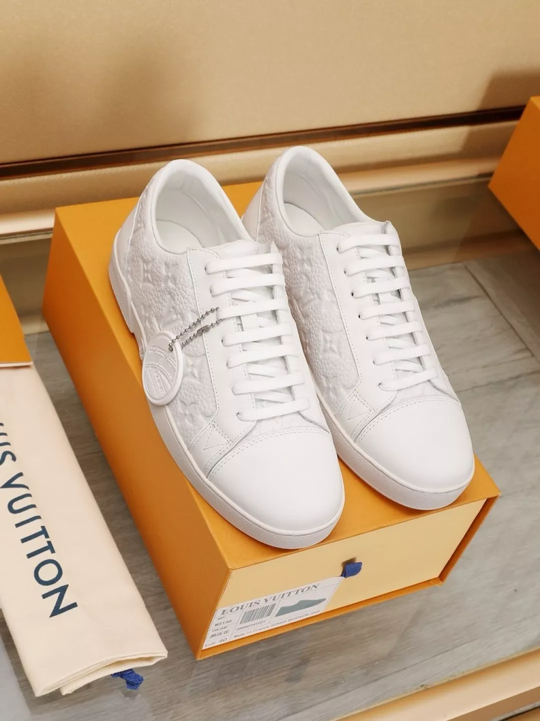 Louis Vuitton Casual Shoes For Men Trendsetting 980