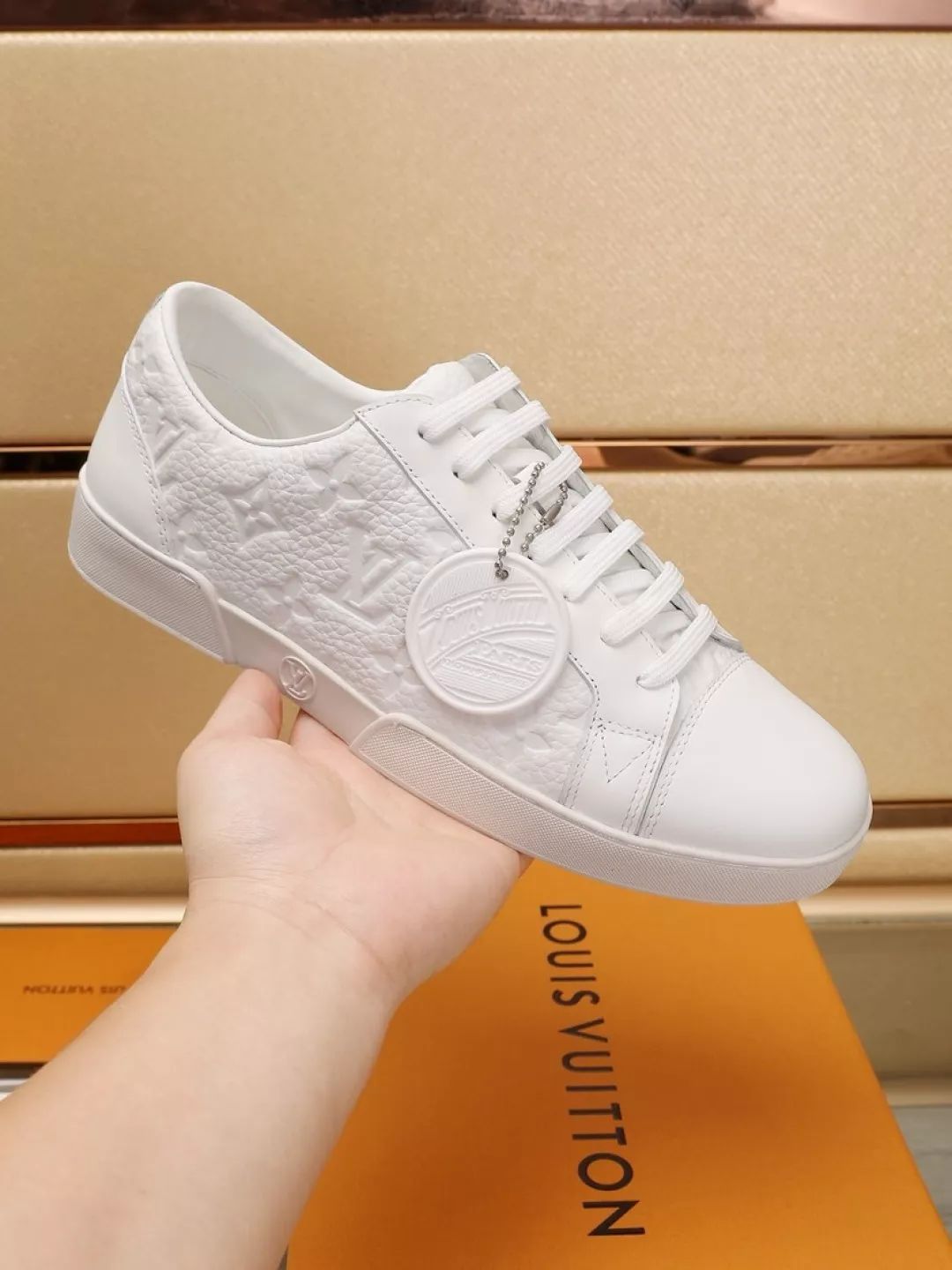 Louis Vuitton Casual Shoes For Men Trendsetting 980