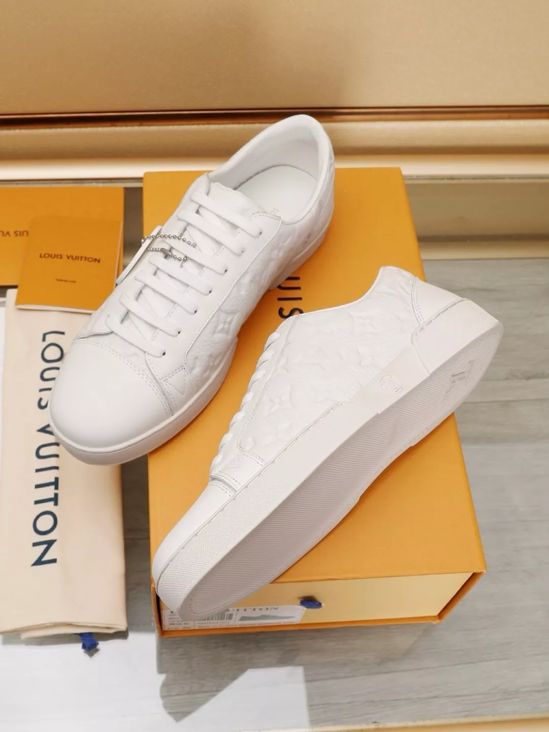 Louis Vuitton Casual Shoes For Men Trendsetting 980