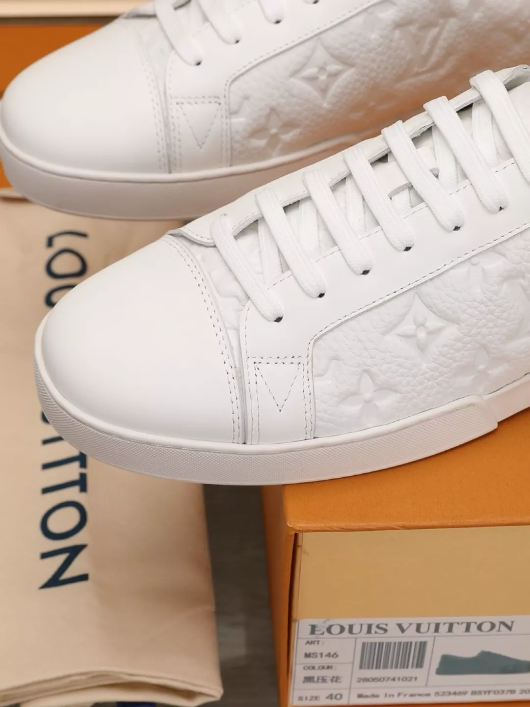 Louis Vuitton Casual Shoes For Men Trendsetting 980