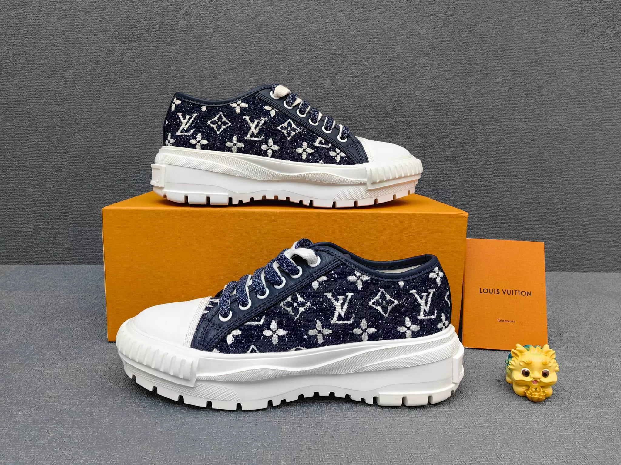 Louis Vuitton Casual Shoes For Men Versatile 4199