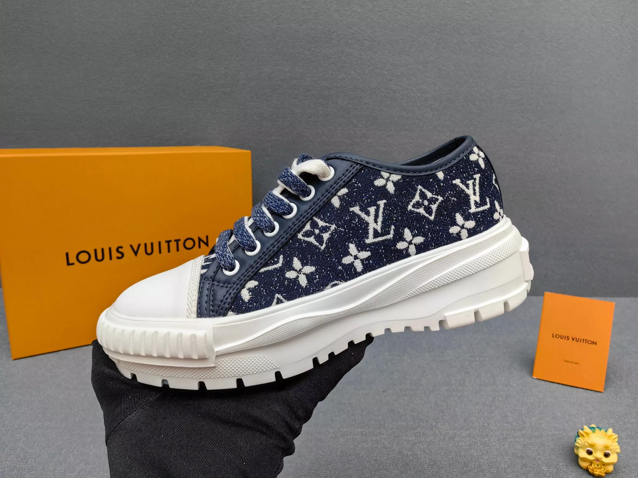 Louis Vuitton Casual Shoes For Men Versatile 4199