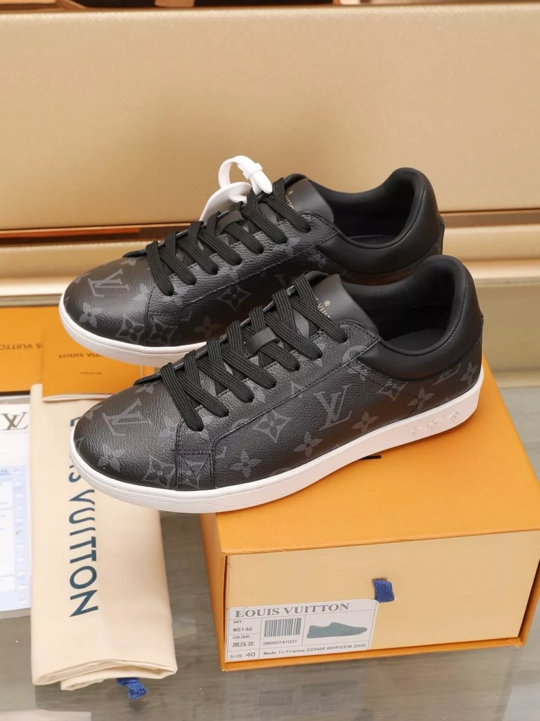 Louis Vuitton Casual Shoes For Men WellDesigned 8878