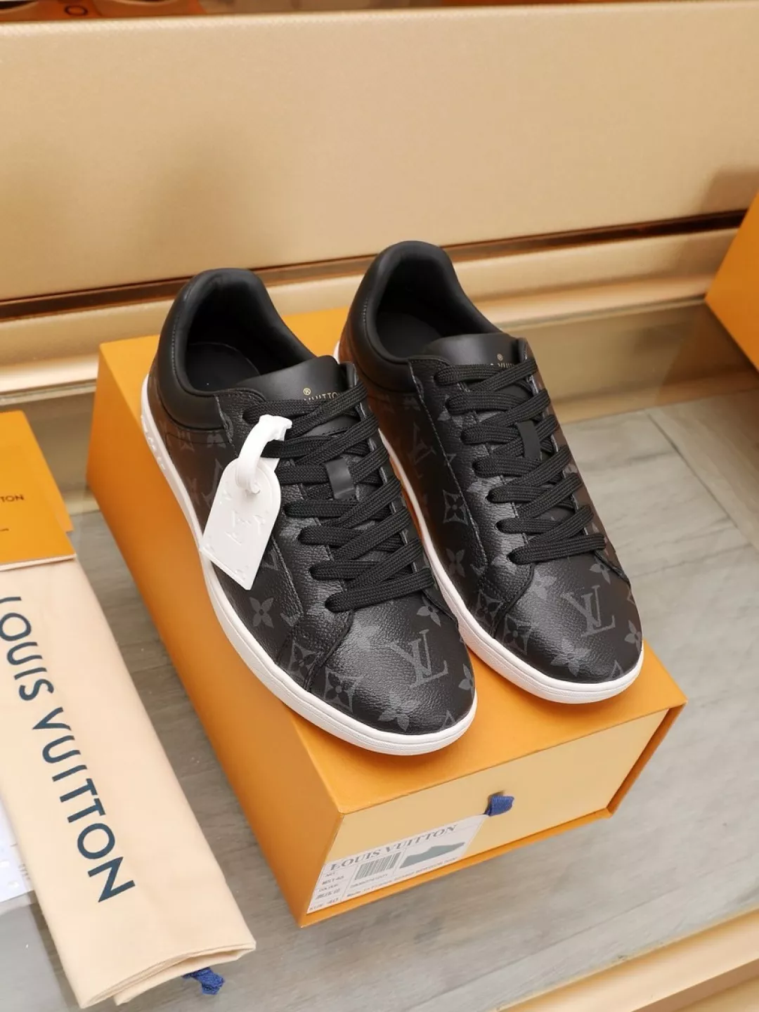 Louis Vuitton Casual Shoes For Men WellDesigned 8878