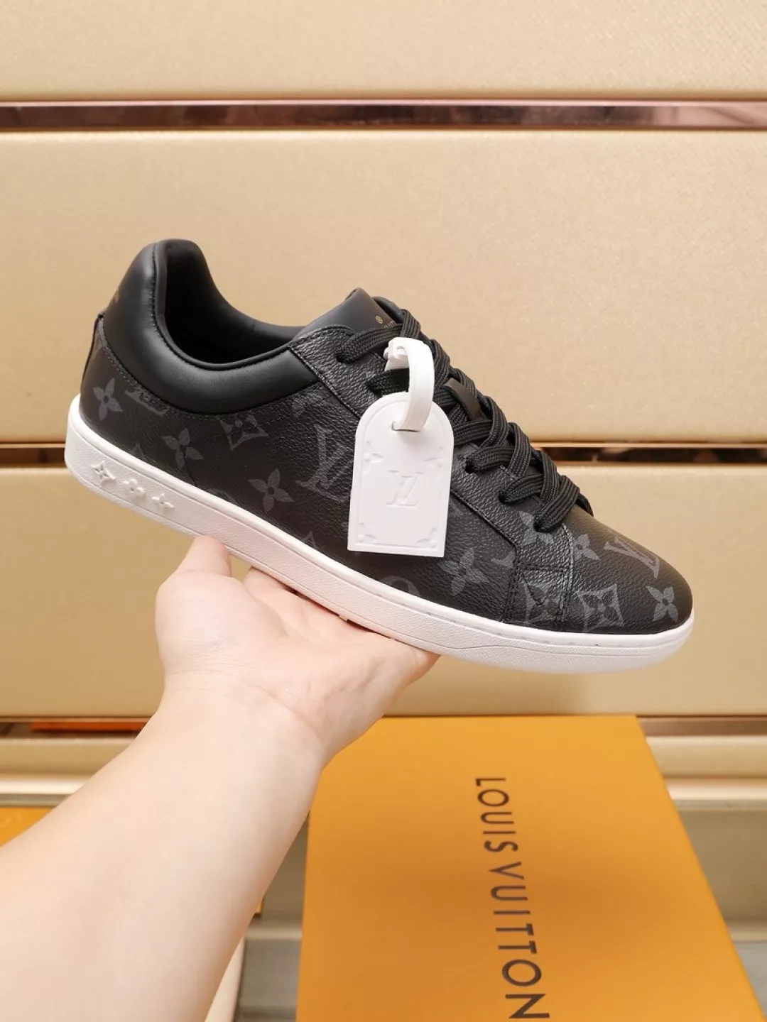 Louis Vuitton Casual Shoes For Men WellDesigned 8878