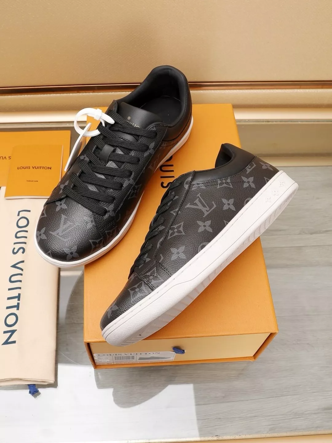 Louis Vuitton Casual Shoes For Men WellDesigned 8878