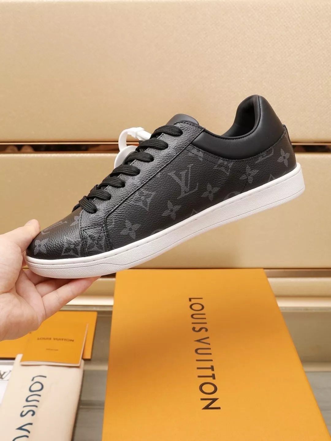 Louis Vuitton Casual Shoes For Men WellDesigned 8878