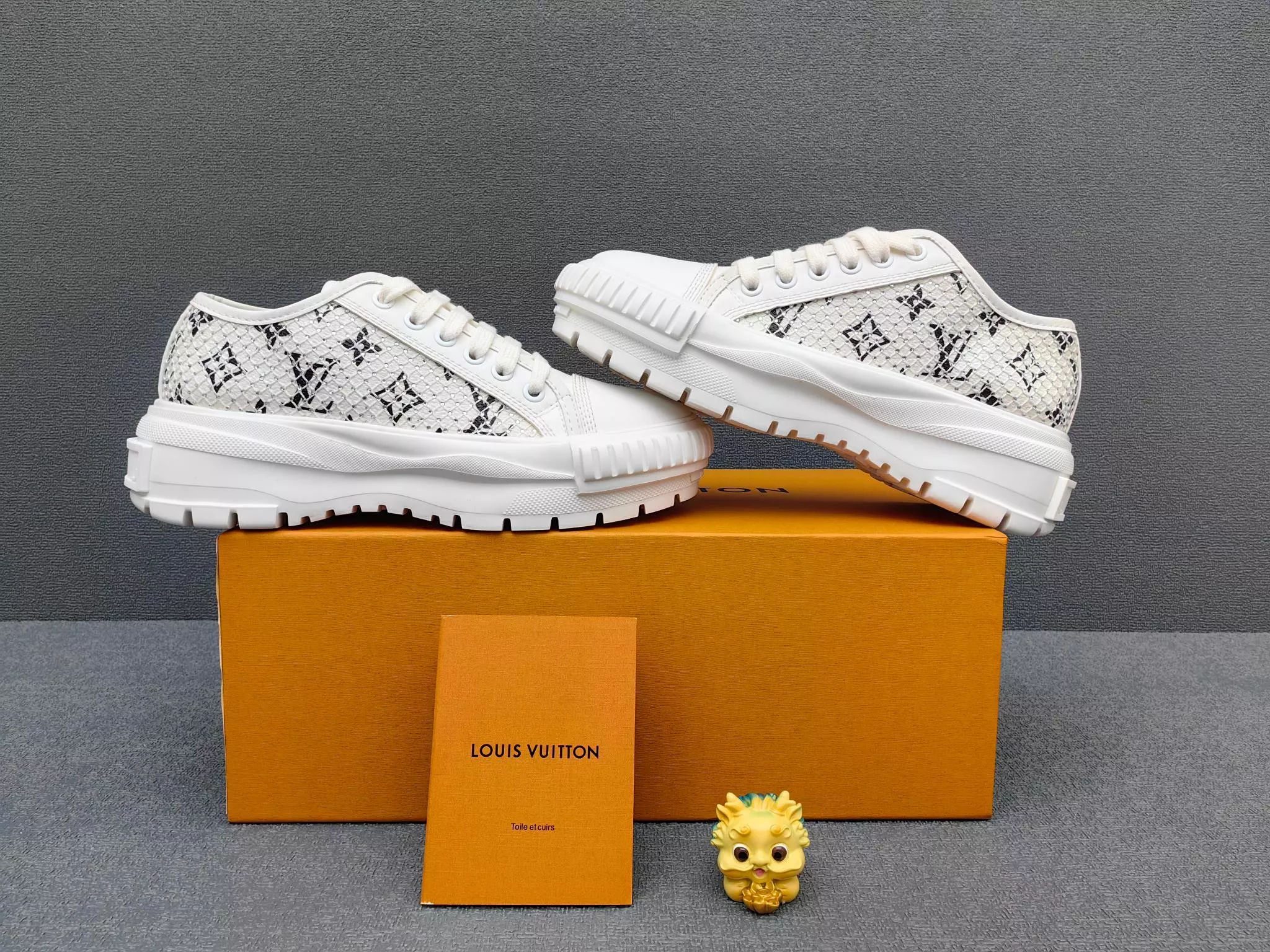 Louis Vuitton Casual Shoes For Women Comfortable 3632