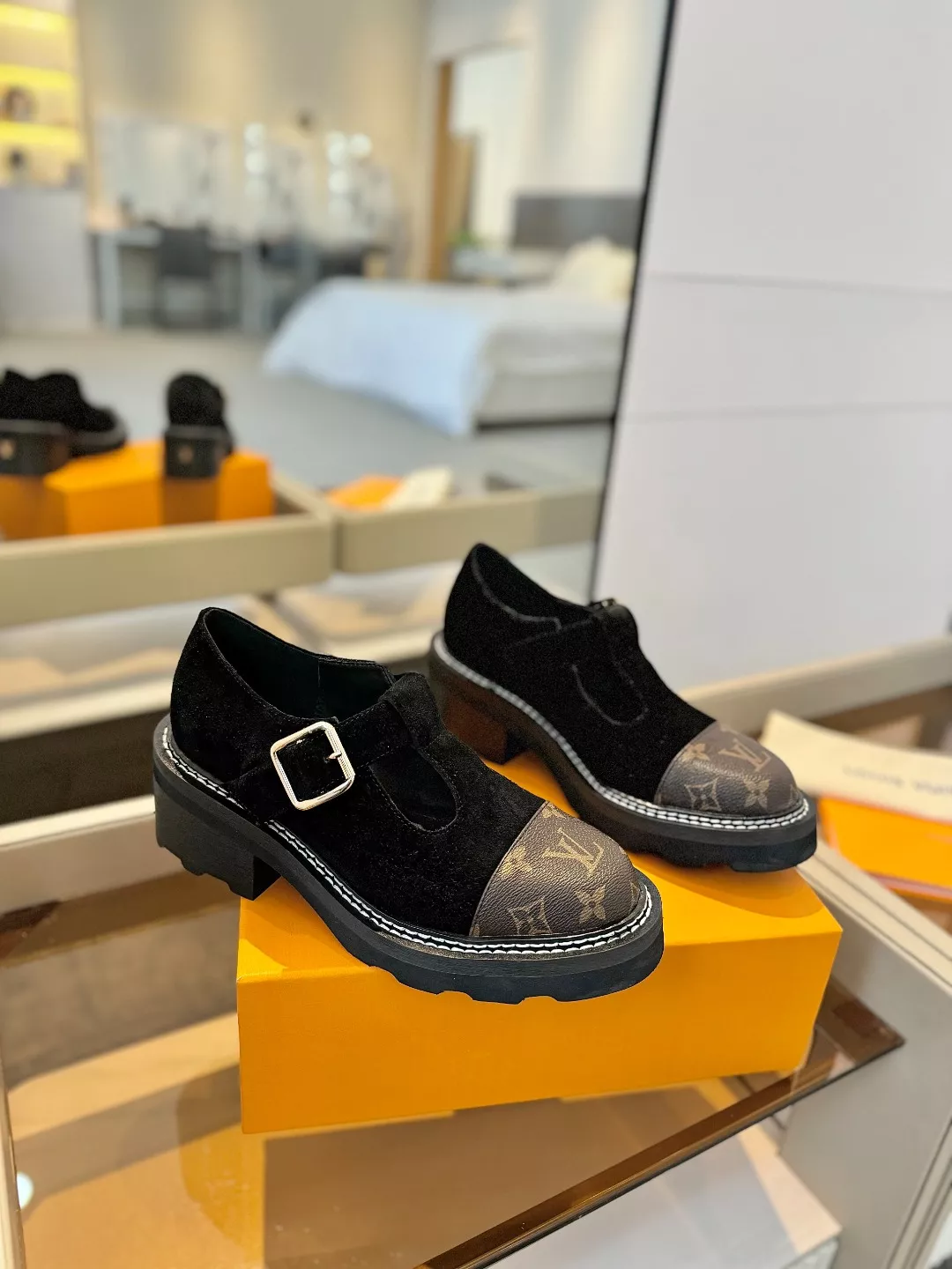 Louis Vuitton Casual Shoes For Women Practical 7132