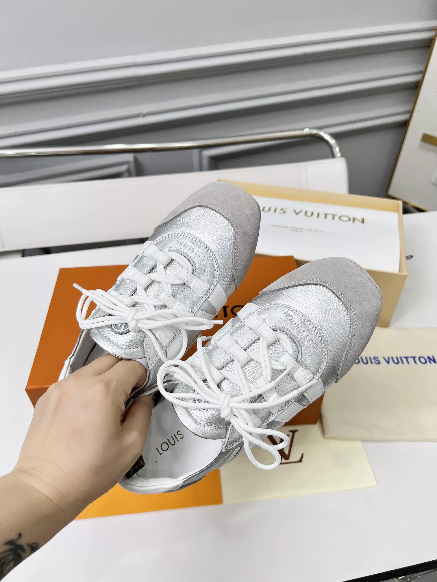 Louis Vuitton Casual Shoes For Women Sophisticated 8421