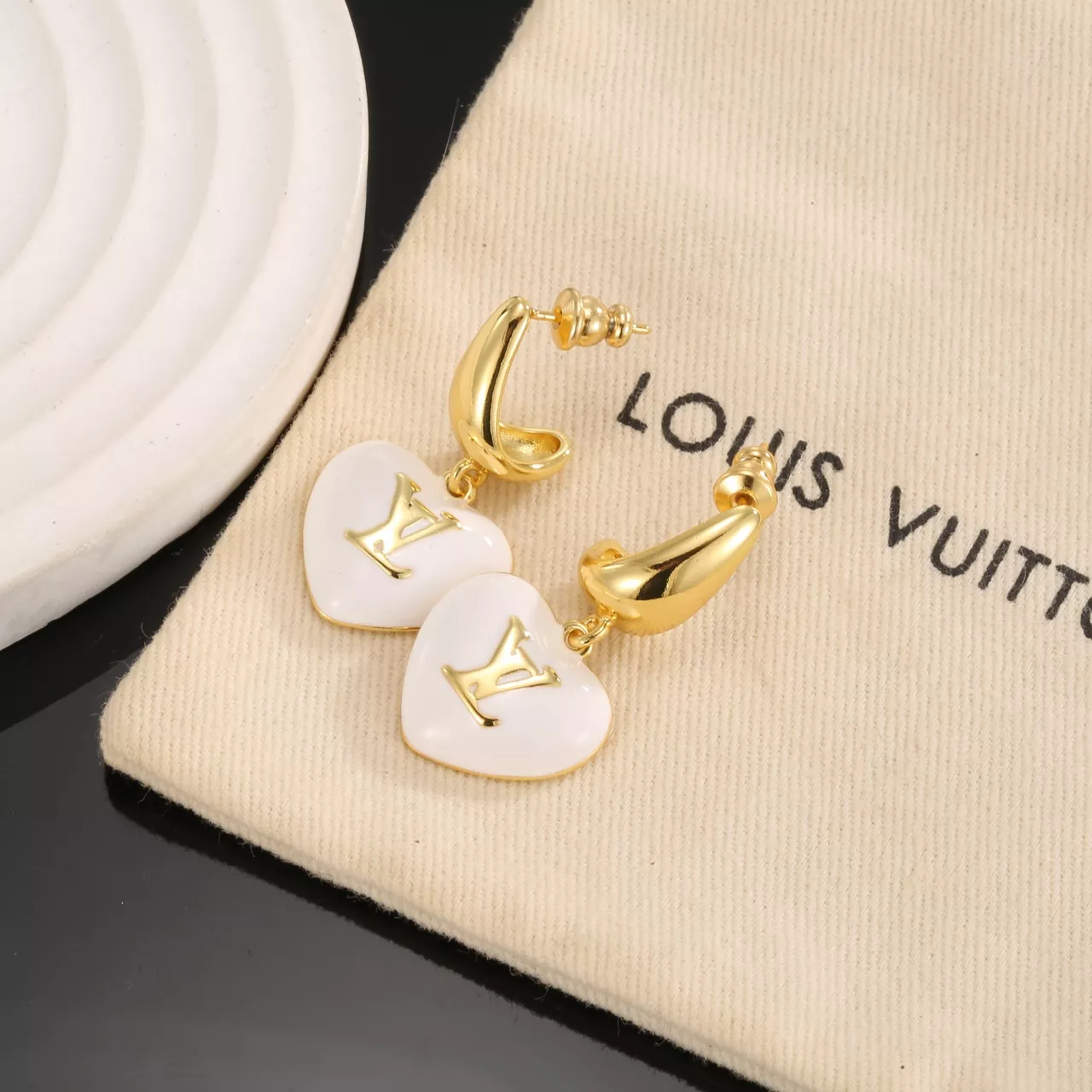 Louis Vuitton Earrings For Women Bold 8679