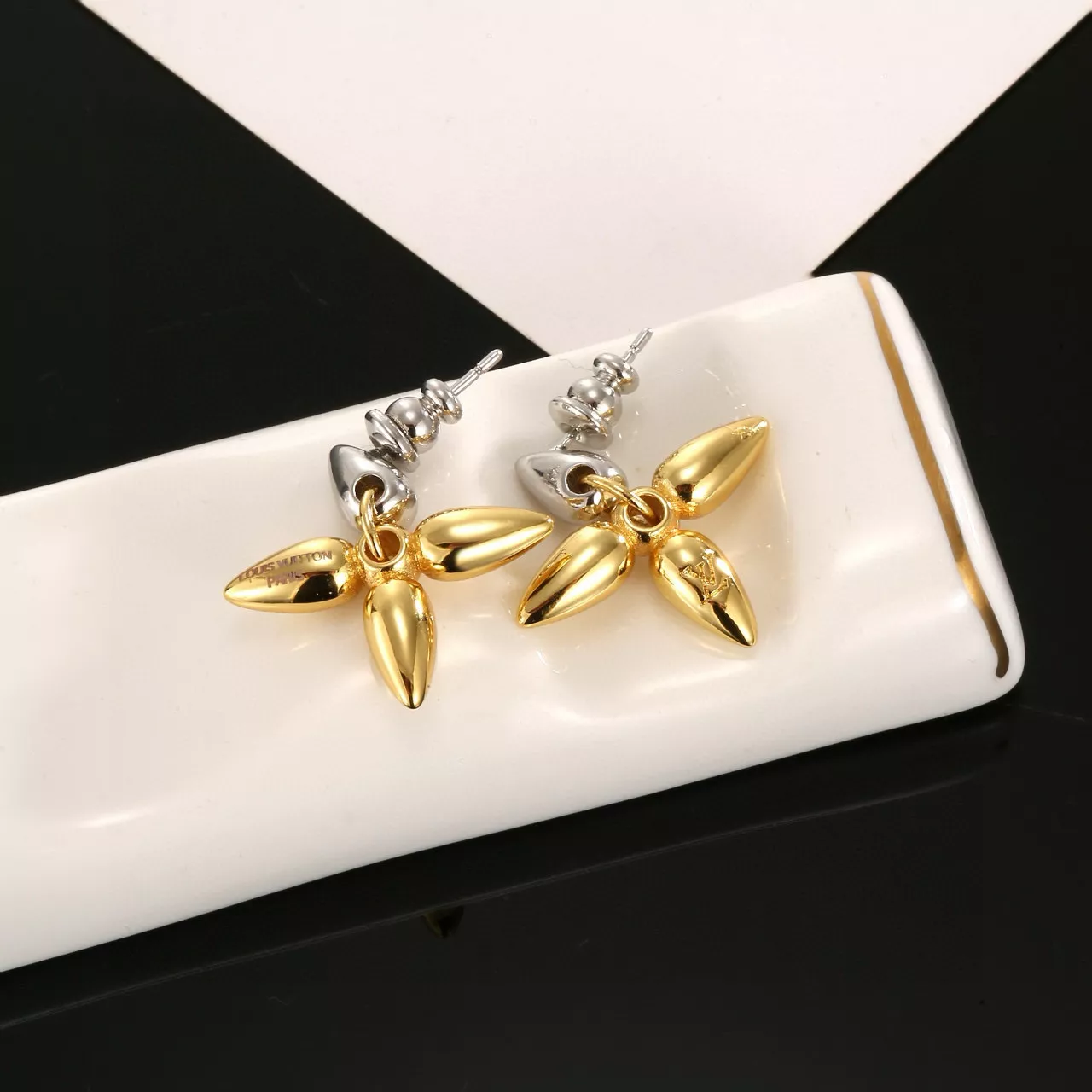 Louis Vuitton Earrings For Women Breathable 9475