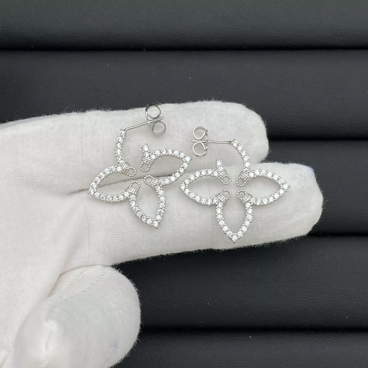 Louis Vuitton Earrings For Women EasyMatch 7841